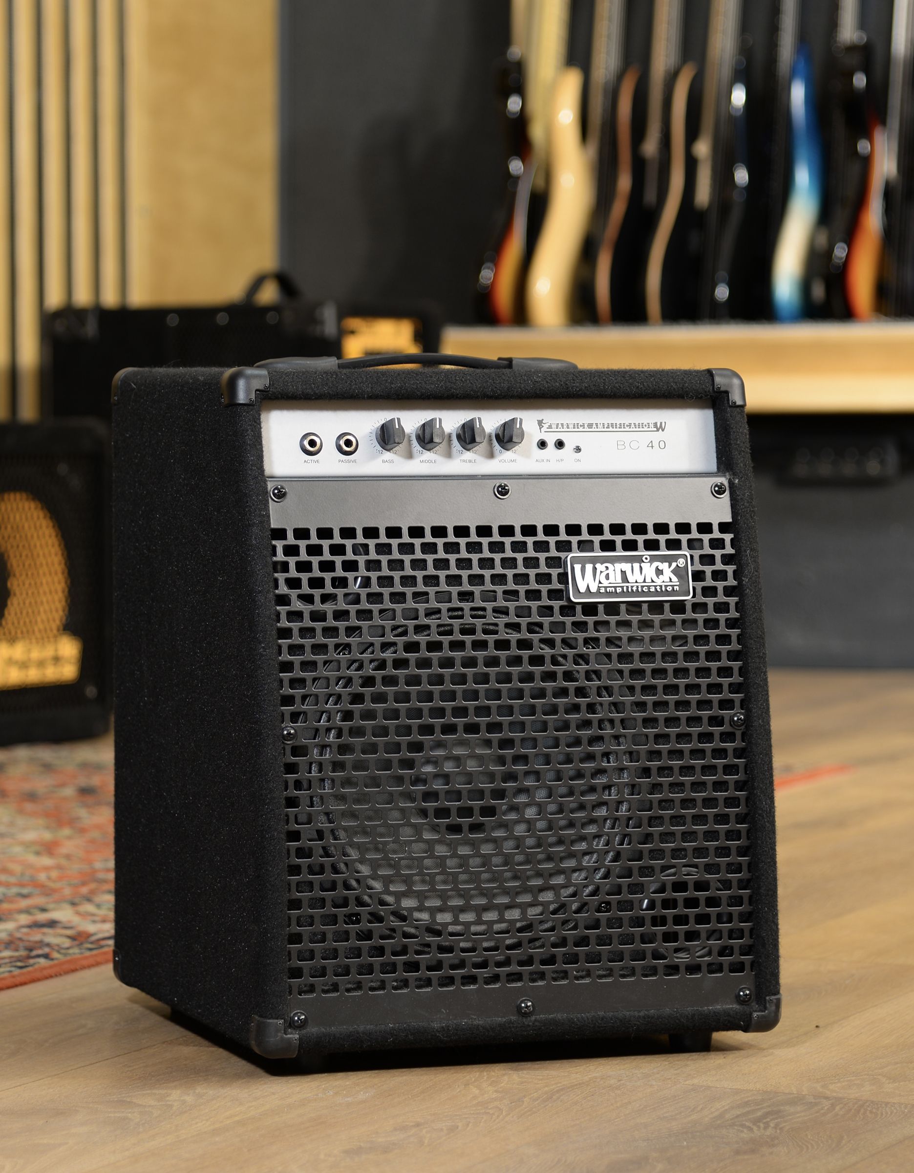Комбоусилитель для бас-гитары Warwick BC 40 - купить в "Гитарном Клубе"