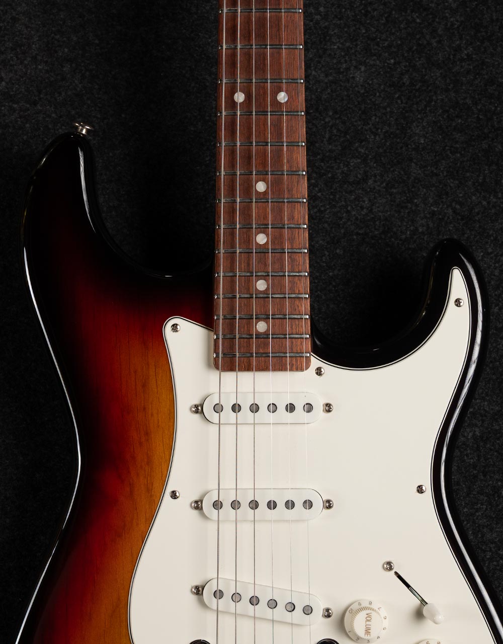 Электрогитара G&L FD Legacy 3-Tone Sunburst CR - купить в "Гитарном Клубе"
