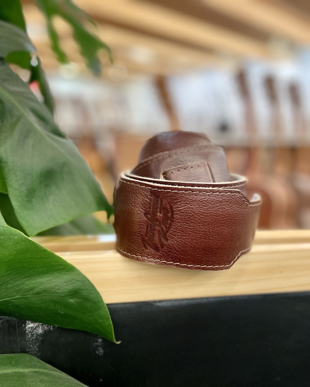 Ремень для гитары "Гитарный Клуб" кожаный, коричневый - купить в "Гитарном Клубе"