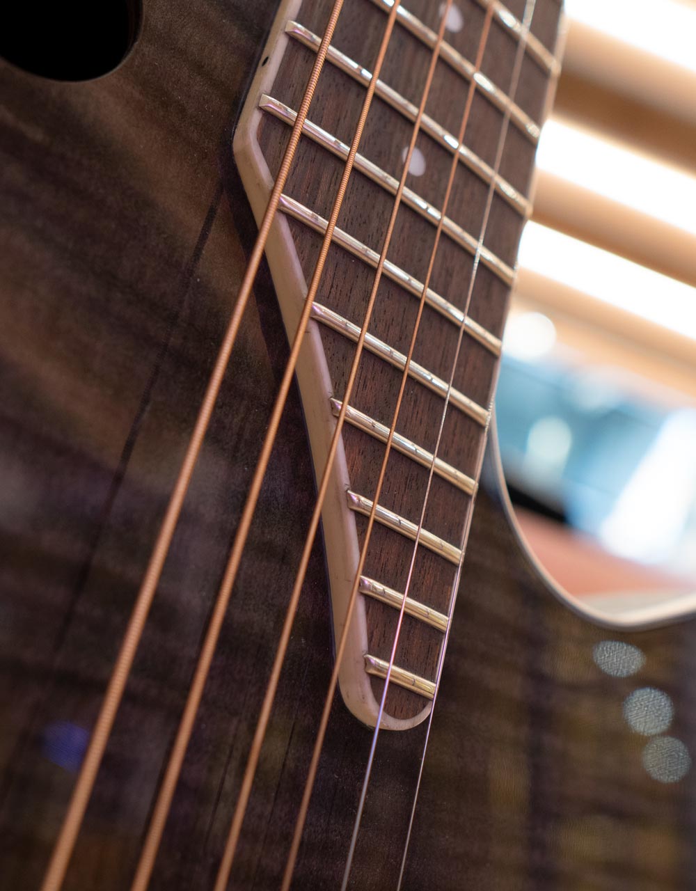 Электроакустическая гитара Ovation Applause AE44IIP-TBKF Elite Mid Cutaway Trans Black - купить в "Гитарном Клубе"