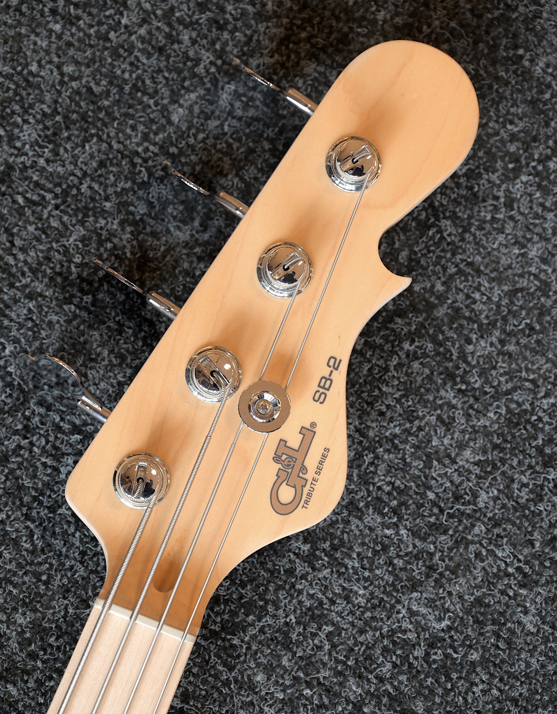 Бас-гитара G&L Tribute SB-2 Surf Green MP Poplar - купить в "Гитарном Клубе"