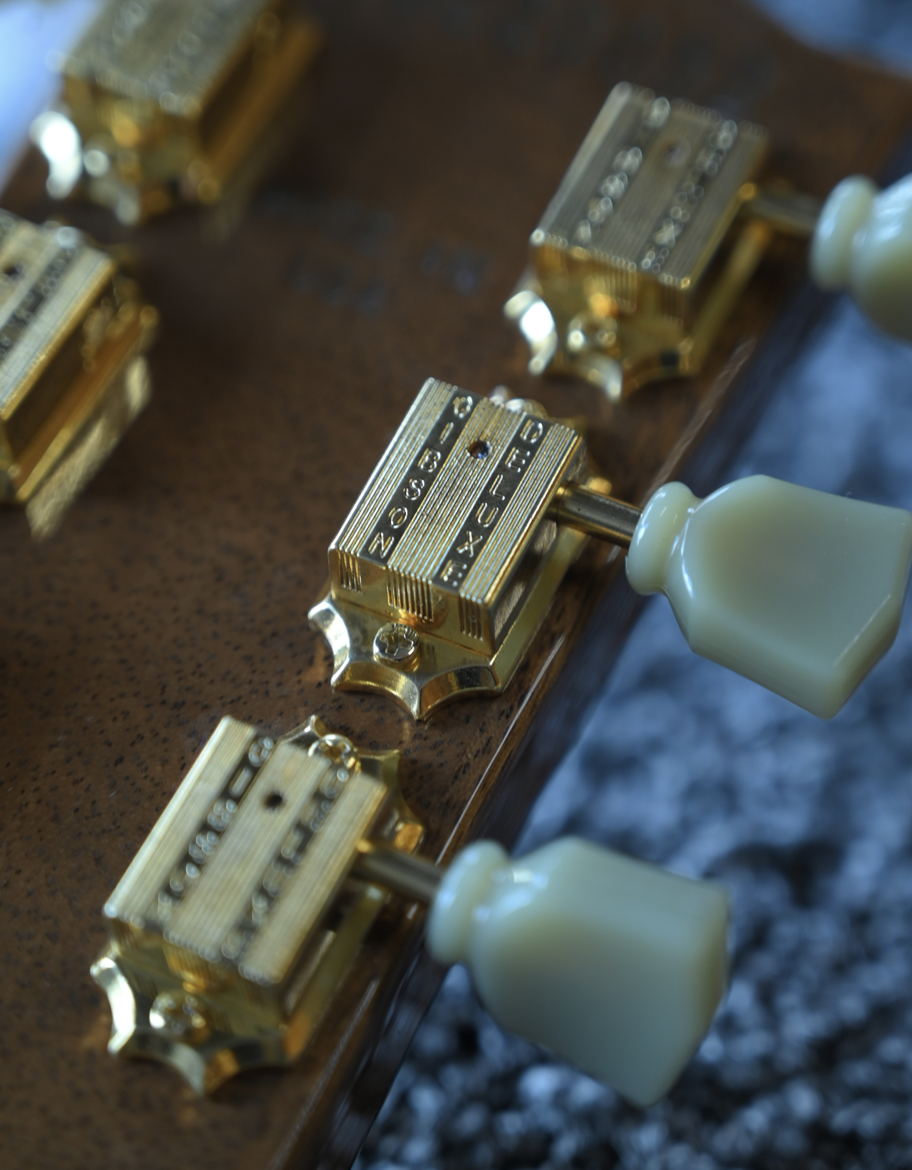 Электрогитара Gibson Les Paul Deluxe Gold Top