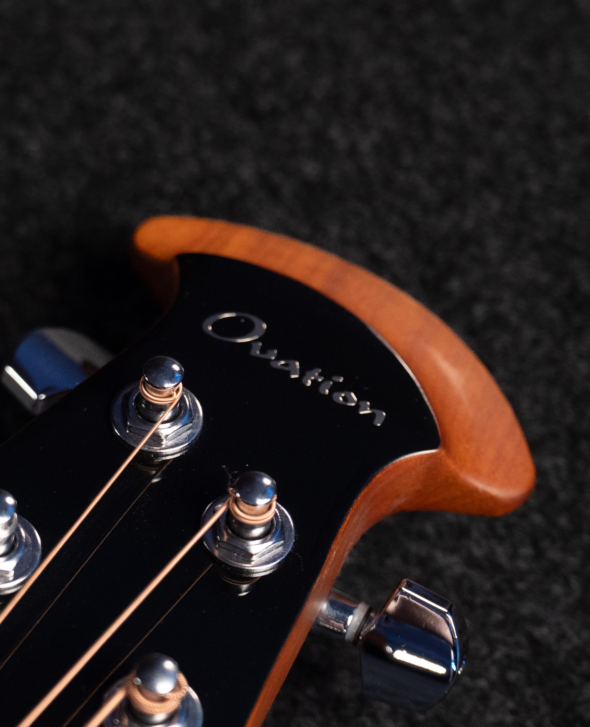 Электроакустическая гитара Ovation CS24L-5G Celebrity CS Standard Mid Cutaway Black - купить в "Гитарном Клубе"