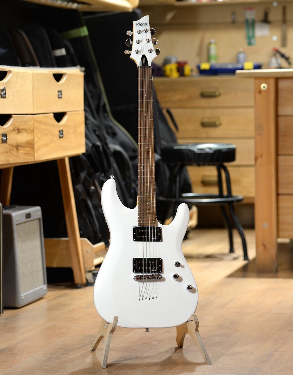 Электрогитара Schecter C-6 Deluxe Satin White - купить в "Гитарном Клубе"