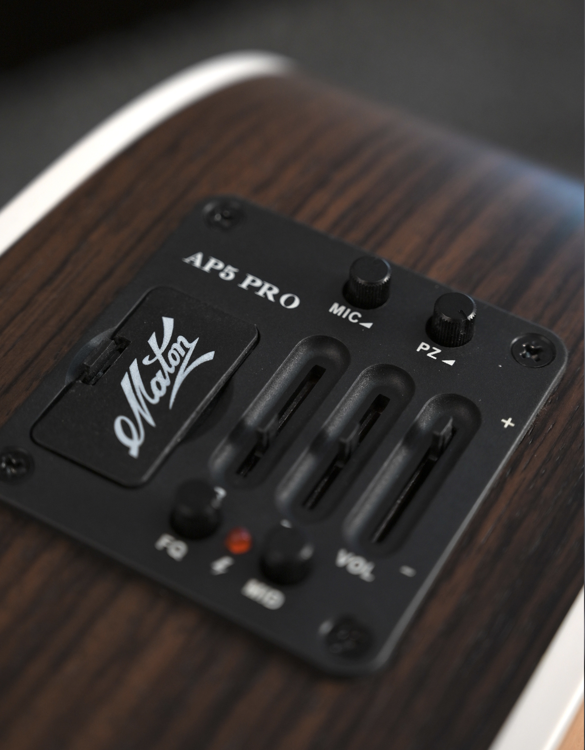 Электроакустическая гитара Maton ER90C - купить в "Гитарном Клубе"