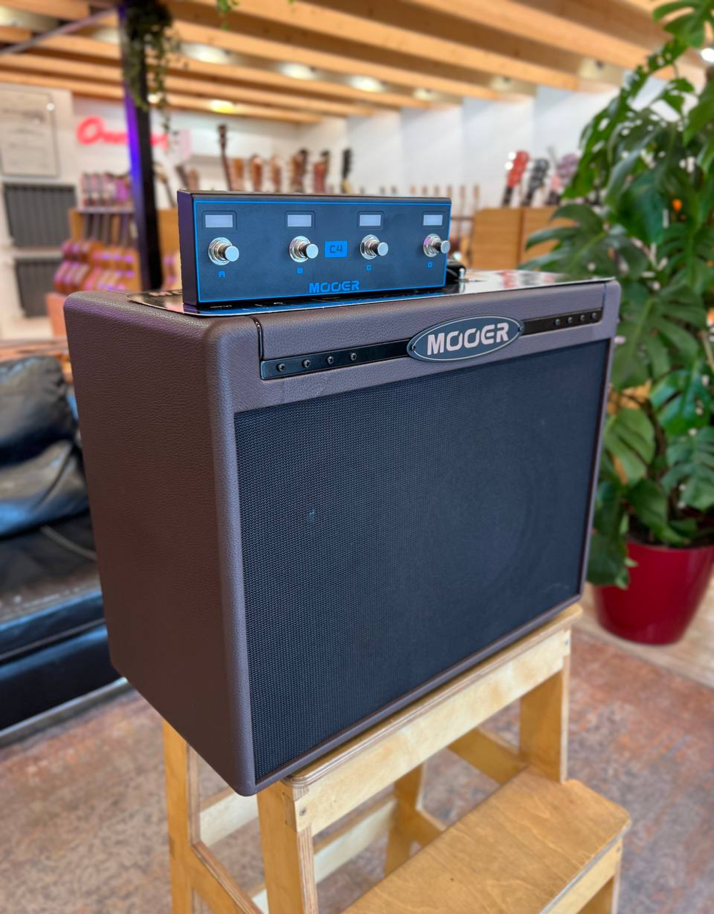 Комбоусилитель для акустической гитары Mooer SD50A, 50Вт - купить в "Гитарном Клубе"