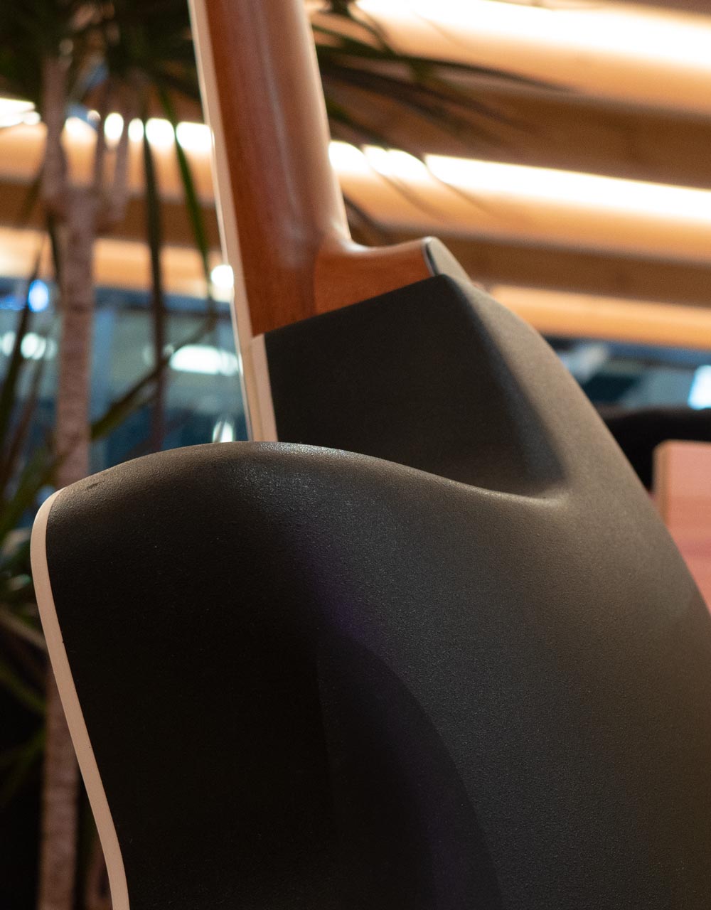 Классическая гитара Ovation CS24C-4 Celebrity Standard Mid Cutaway Natural - купить в "Гитарном Клубе"