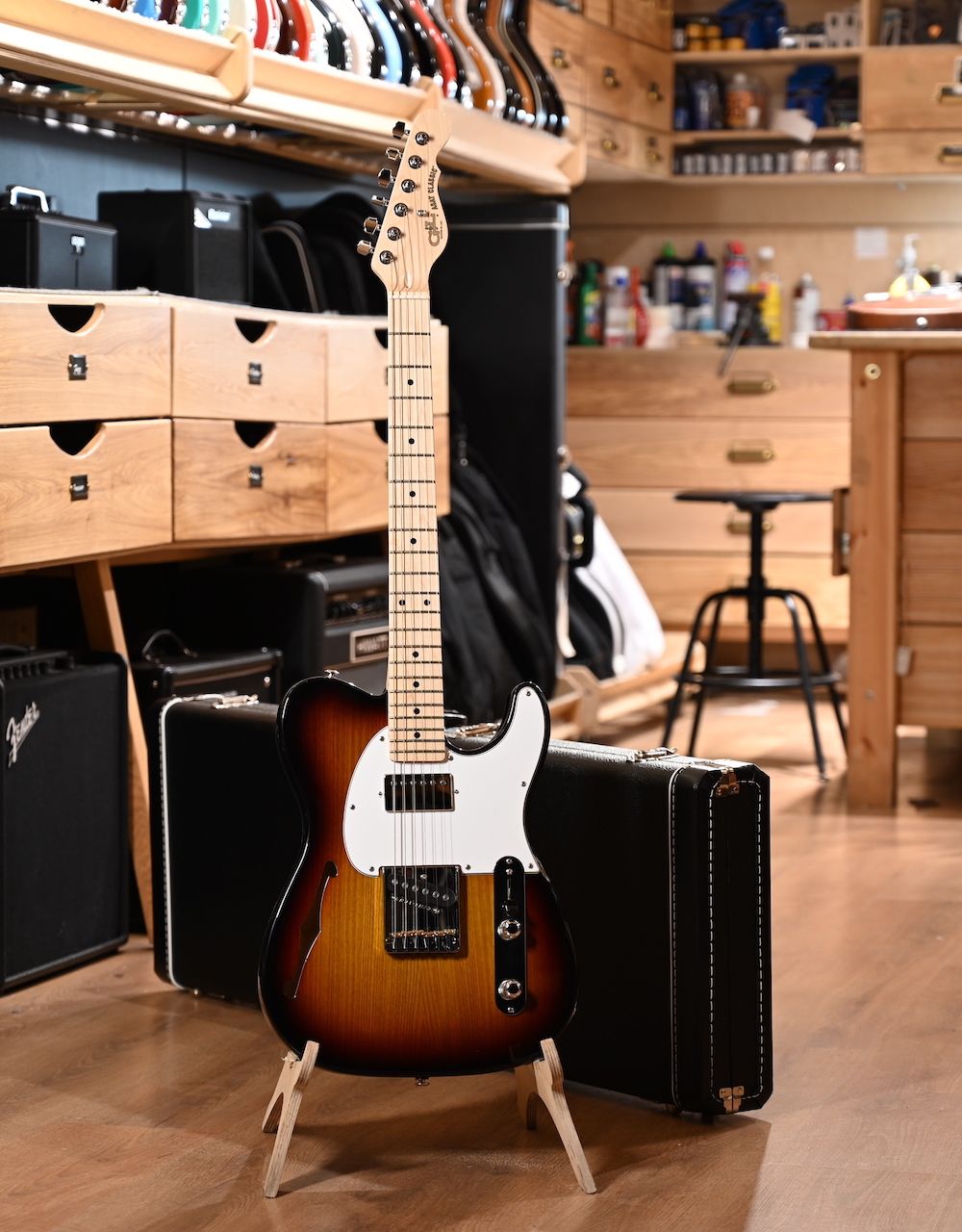 Электрогитара G&L ASAT Classic Bluesboy Semi-Hollow 3-Tone Sunburst MP - купить в "Гитарном Клубе"