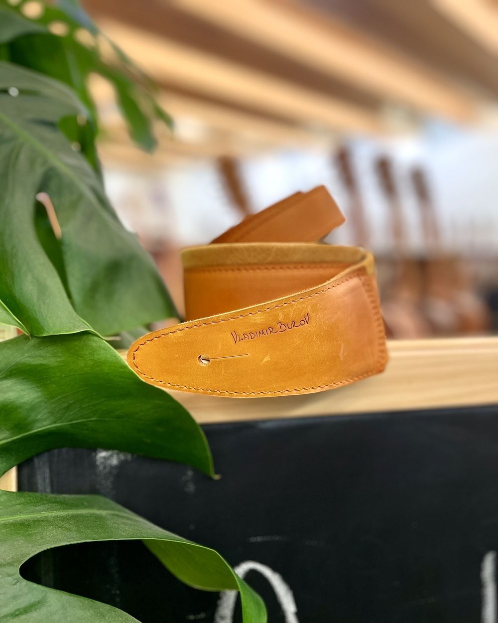 Ремень для гитары Vladimir Burov комбо-кожанный, желтый - купить в "Гитарном Клубе"