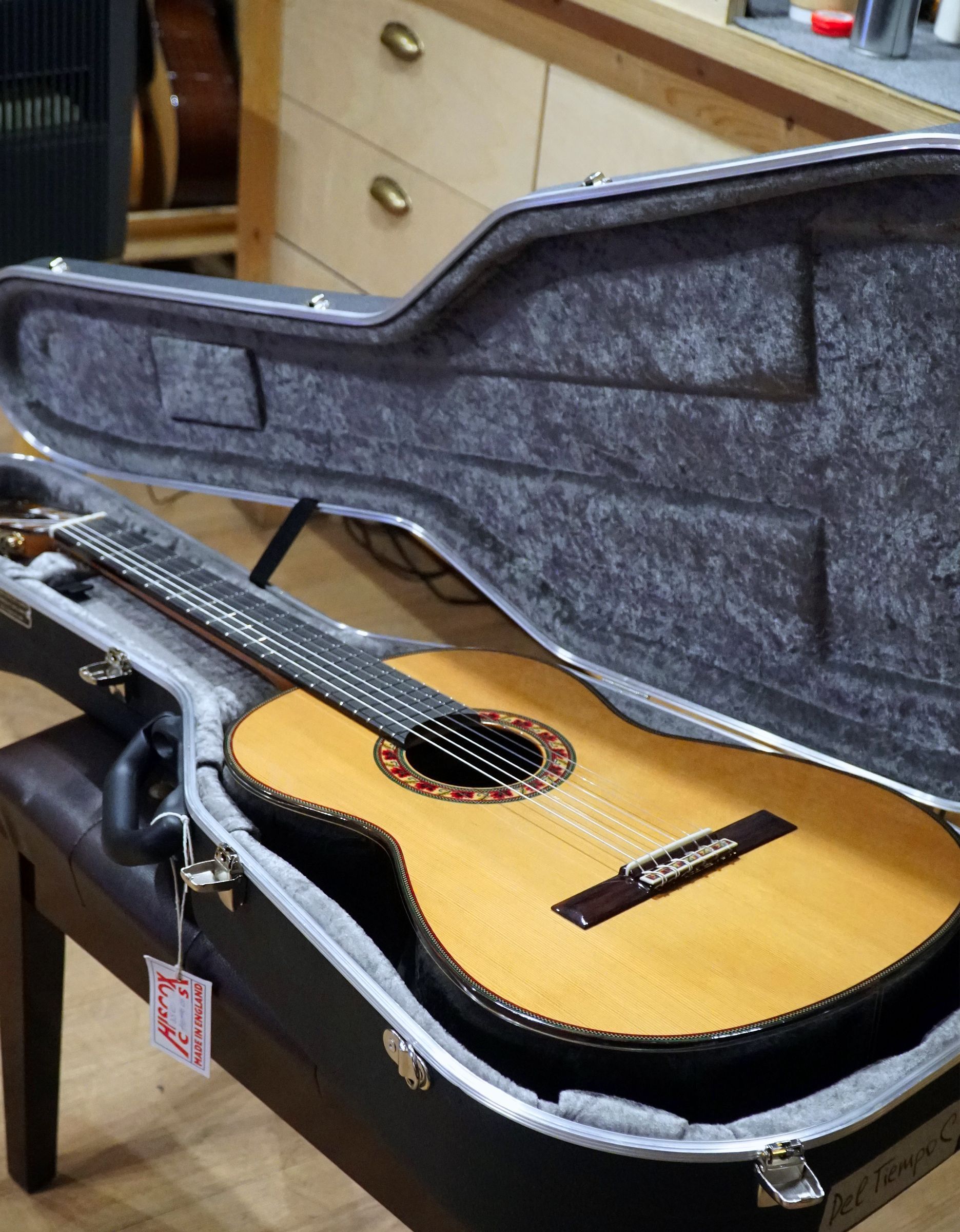 Кейс для классической гитары Hiscox Ramirez STD-CLR - купить в "Гитарном Клубе"
