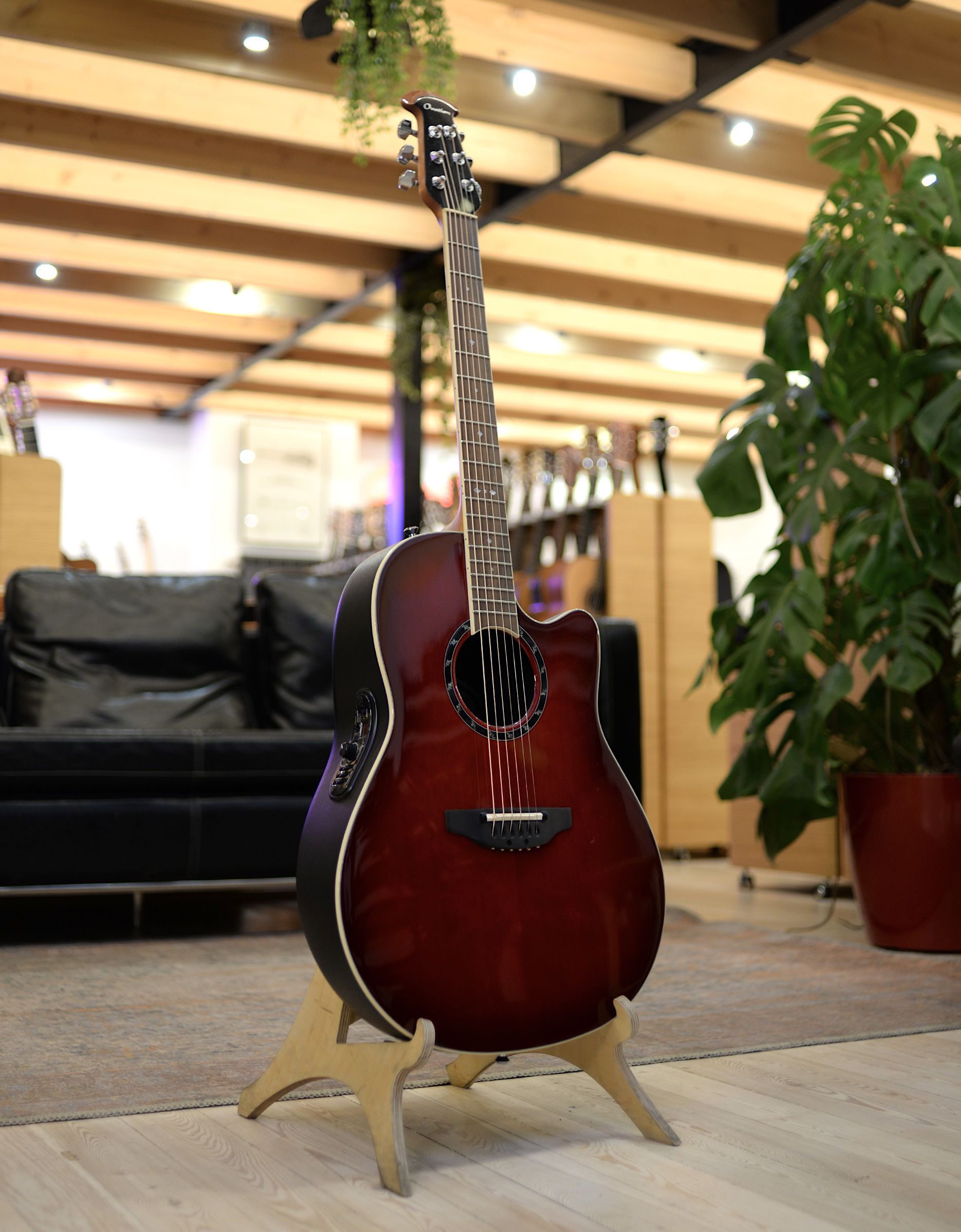 Электроакустическая гитара Ovation 2771AX-CCB Standard Balladeer Deep Contour Cutaway Cherry Cherry  - купить в "Гитарном Клубе"