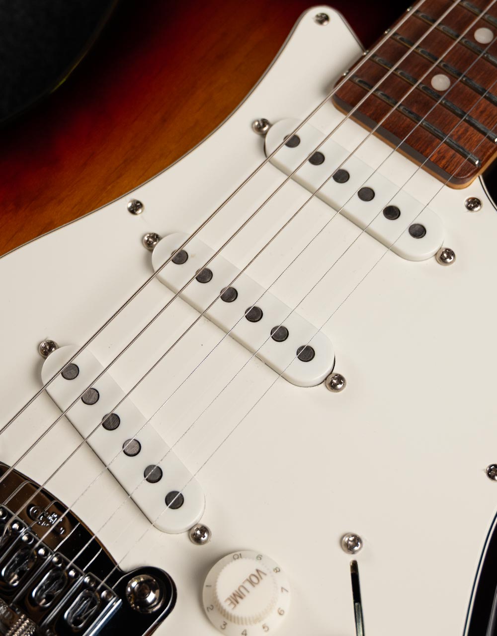 Электрогитара G&L FD Legacy 3-Tone Sunburst CR - купить в "Гитарном Клубе"