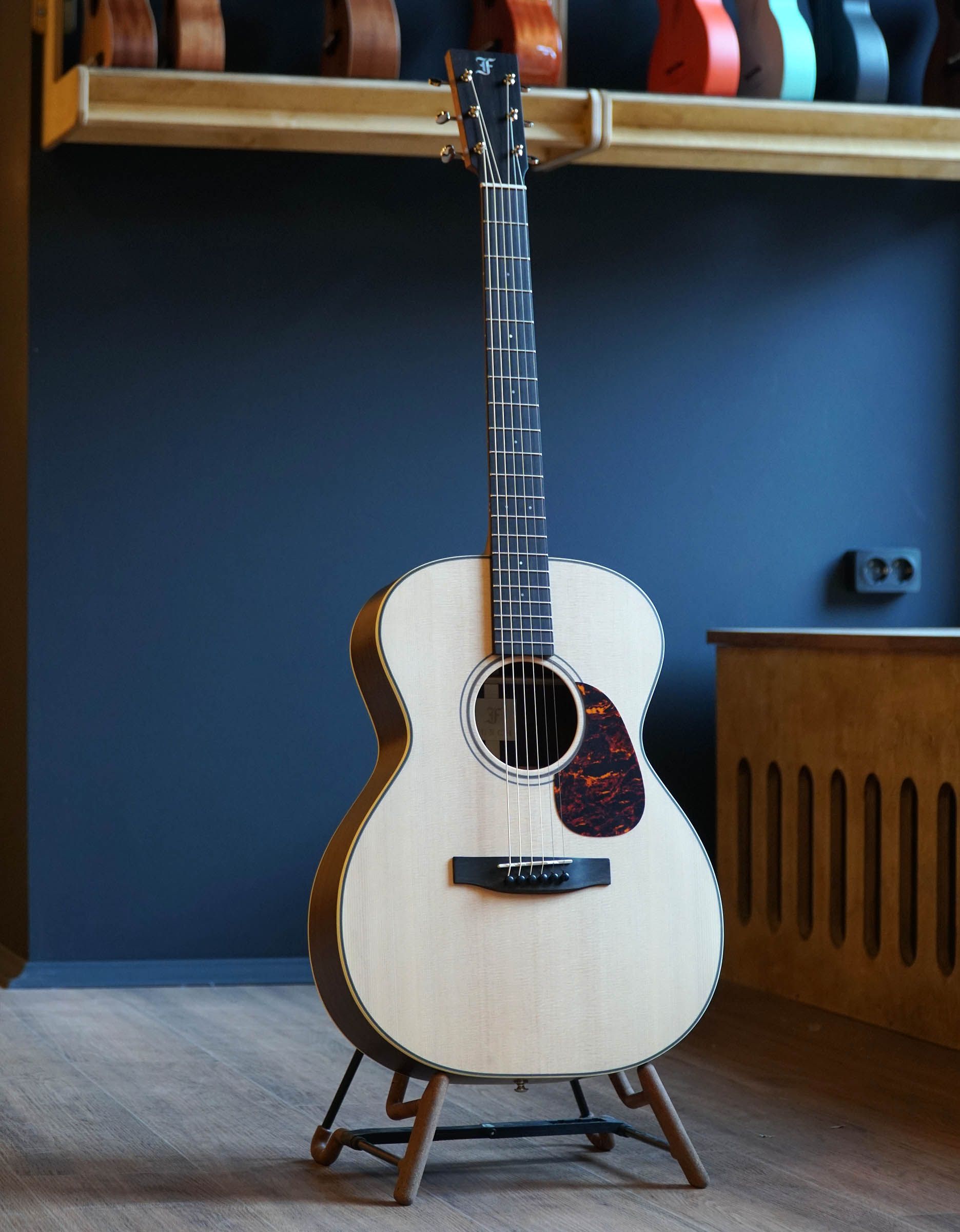 Акустическая гитара Furch Vintage 1 OM-SR - купить в "Гитарном Клубе"