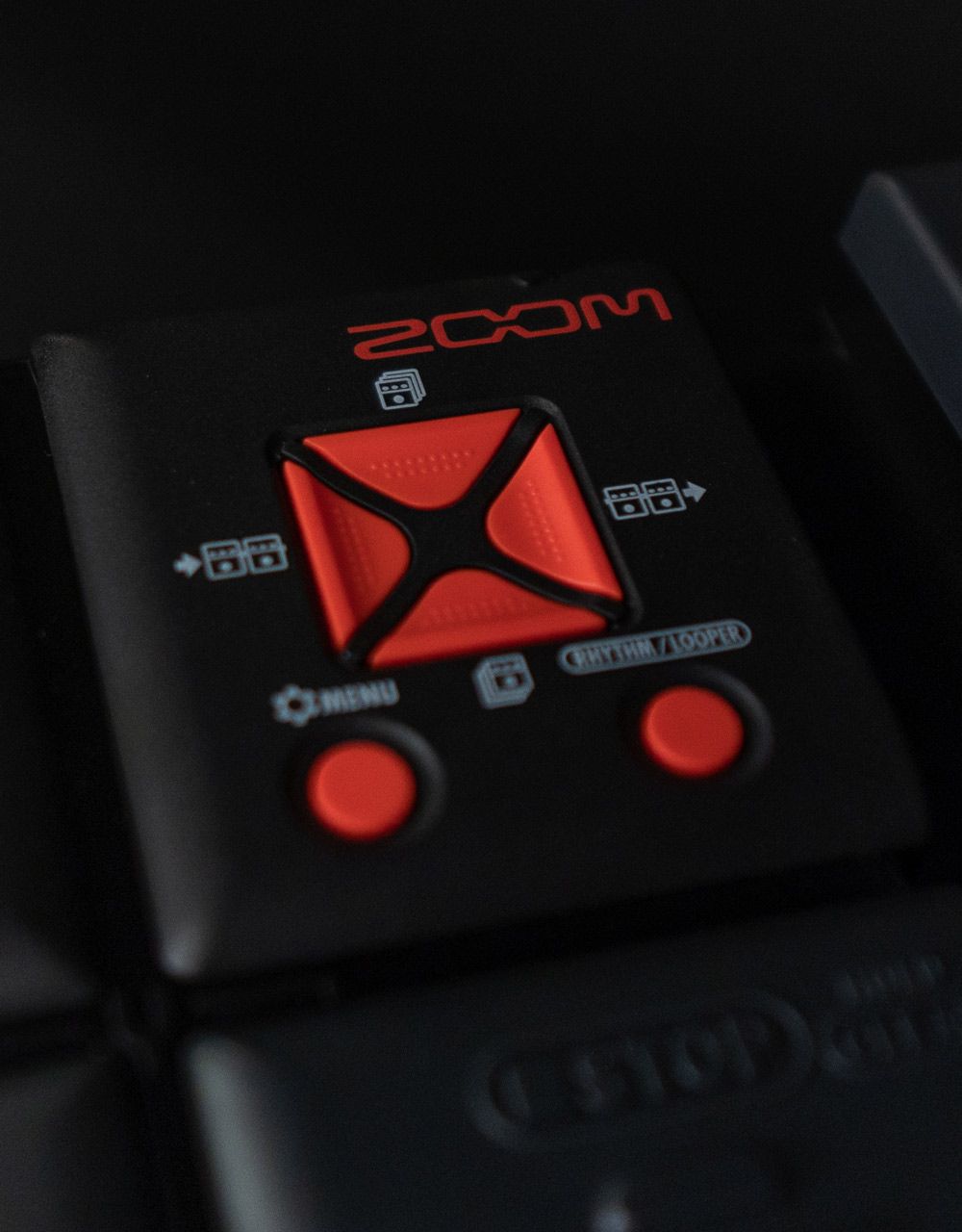 Процессор эффектов Zoom B1Xon - купить в "Гитарном Клубе"