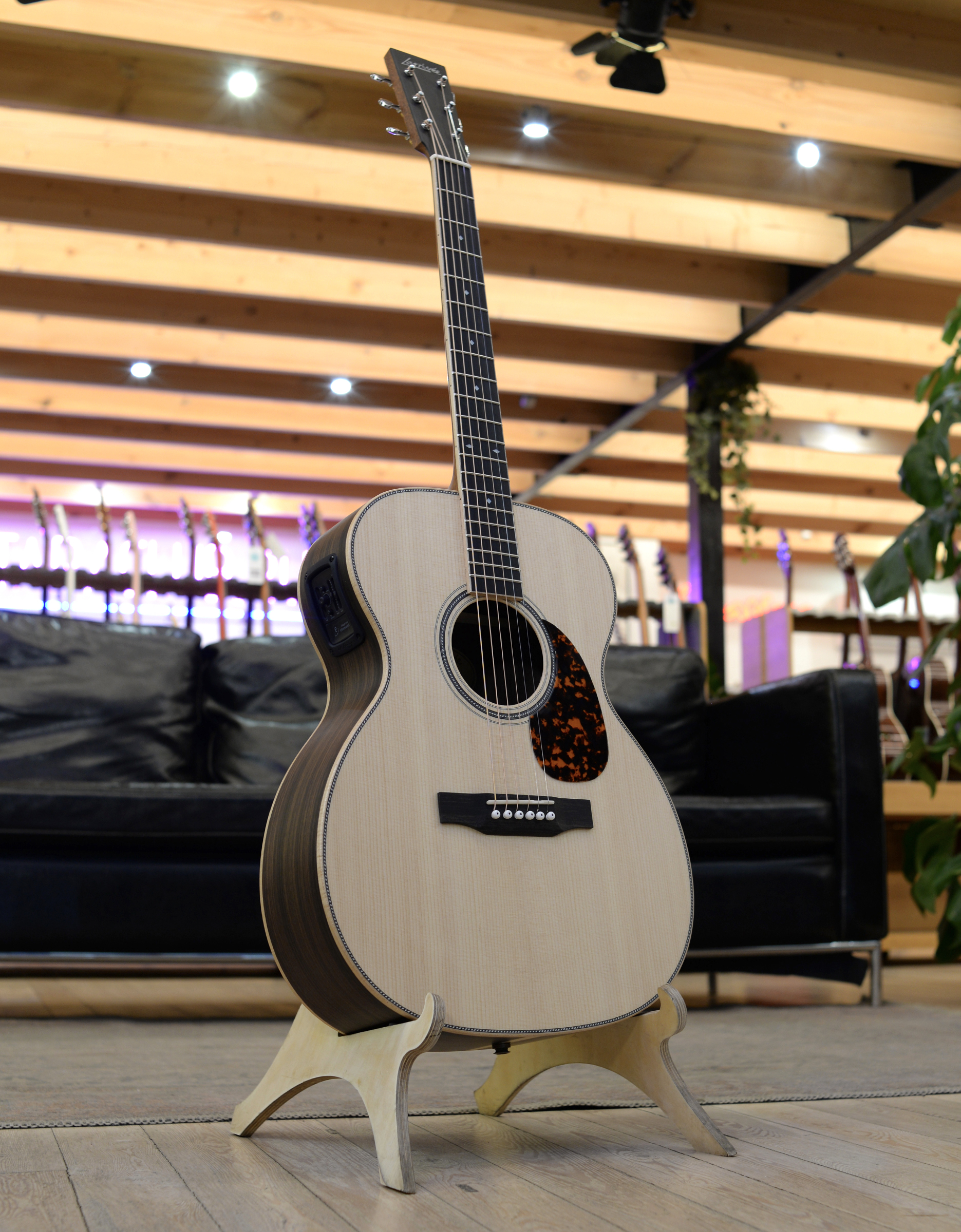 Электроакустическая гитара Larrivee OM-40-RW - купить в "Гитарном Клубе"