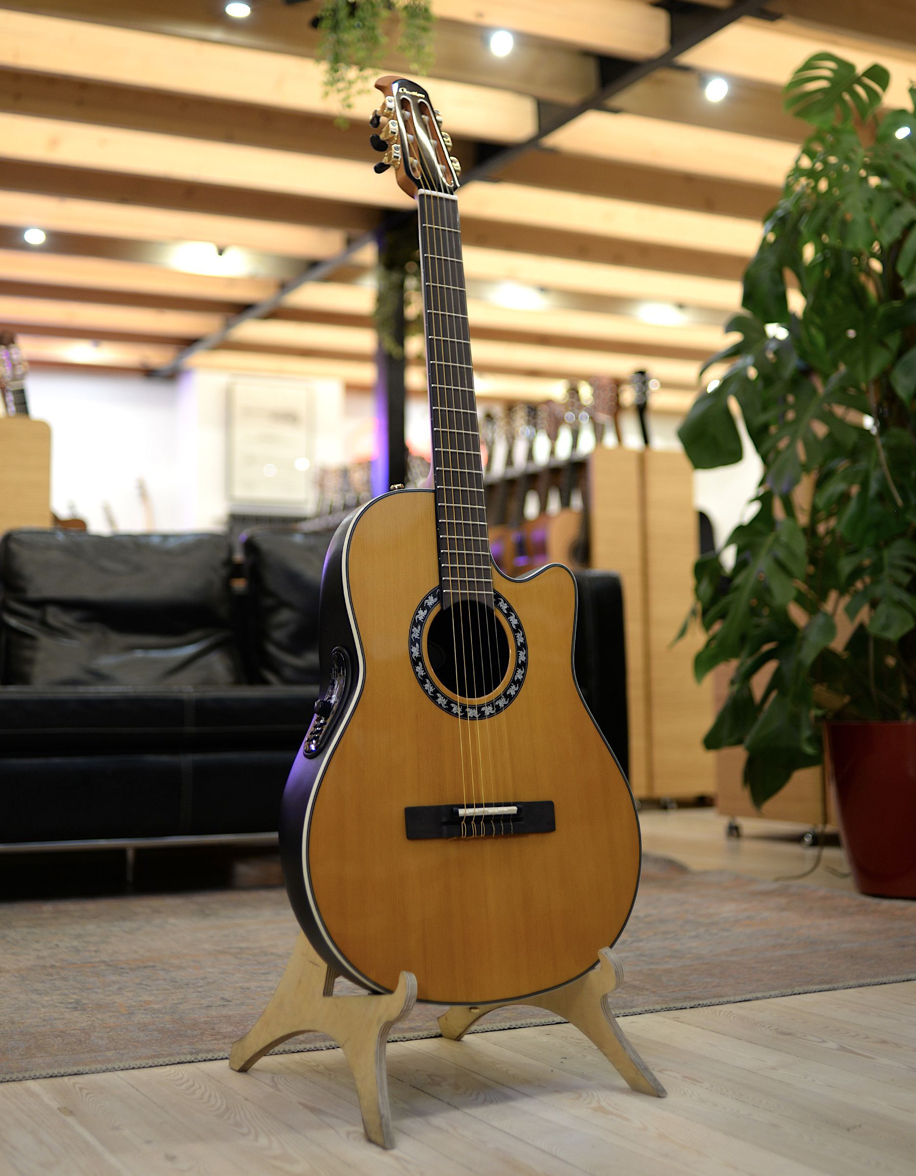 Классическая электроакустическая гитара Ovation 1773AX-4 Legend Natural - купить в "Гитарном Клубе"