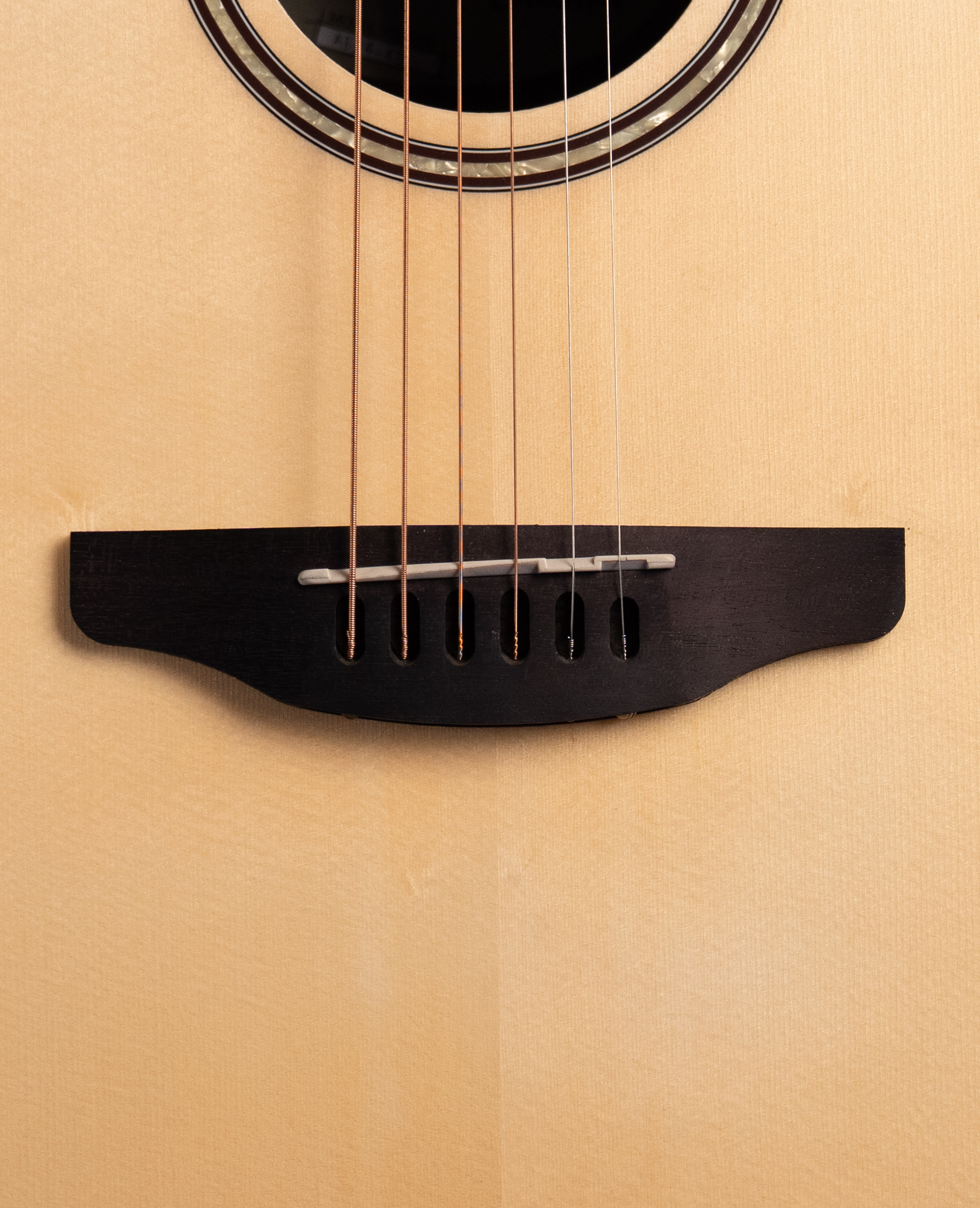 Электроакустическая гитара Ovation Applause AB24II-4S Balladeer Mid Cutaway Natural Satin - купить в "Гитарном Клубе"