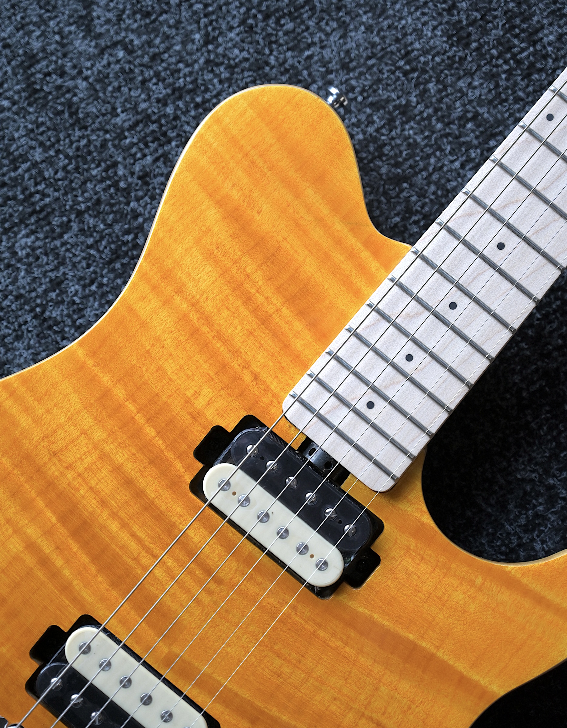 Электрогитара Sterling Axis Trans Gold - купить в "Гитарном Клубе"