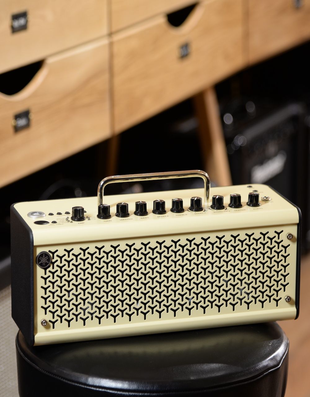 Комбоусилитель для электрогитары Yamaha THR10II, 2х3,1", 20Вт - купить в "Гитарном Клубе"
