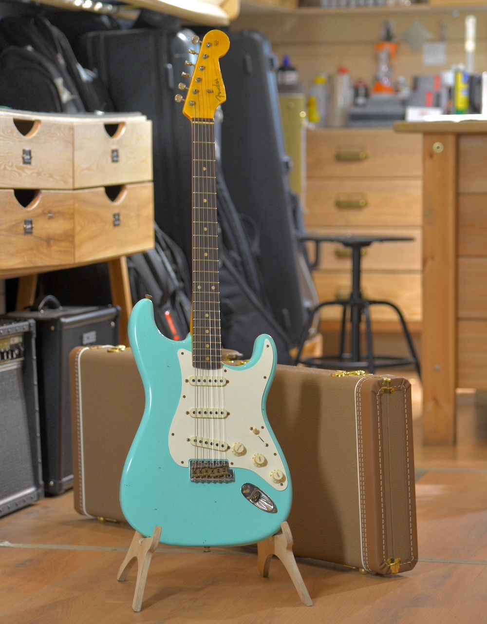 Электрогитара Fender Custom Shop 1960 Stratocaster S20 LTD Relic Journeyman Faded Aged Sea Foam Gree - купить в "Гитарном Клубе"