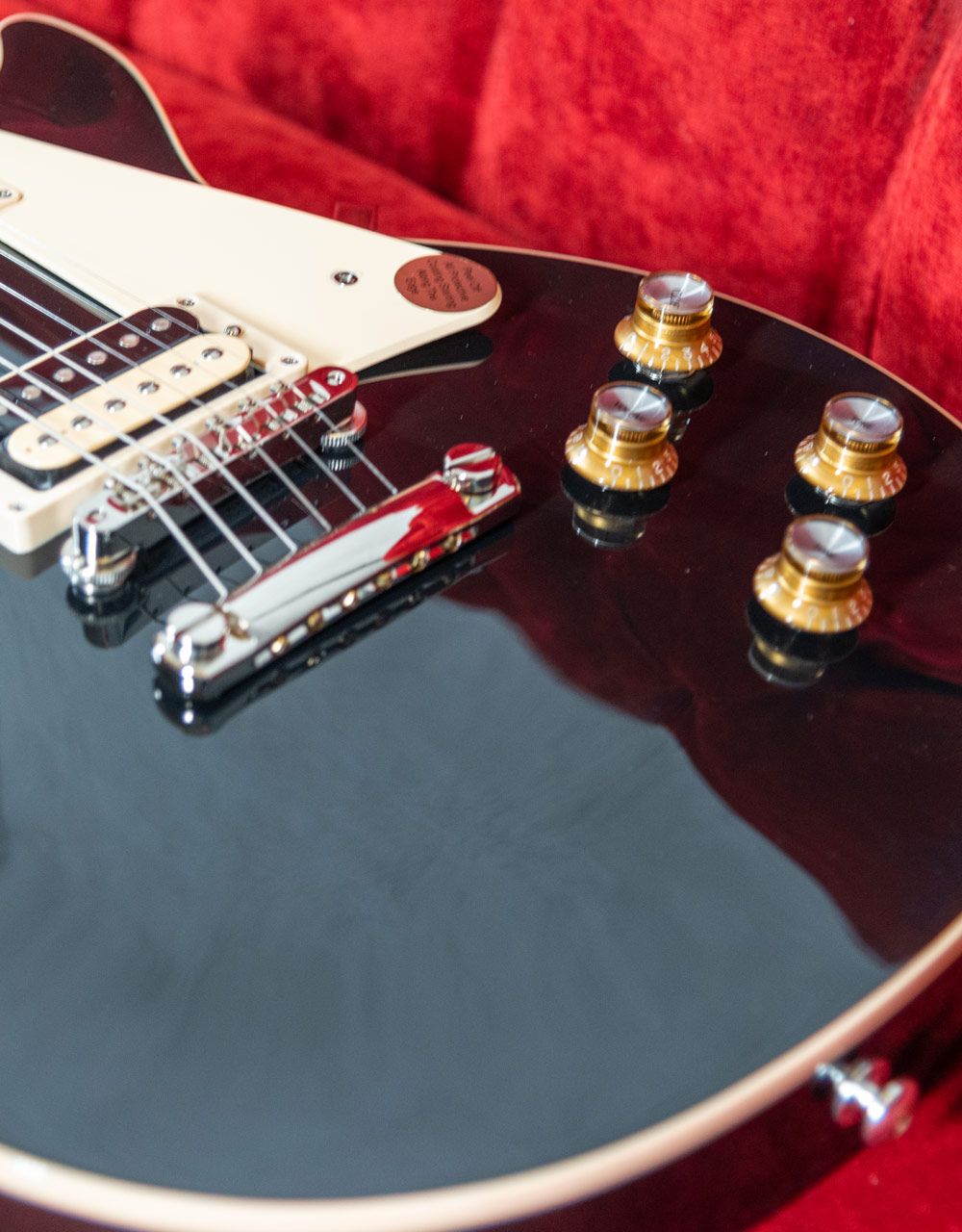 Электрогитара Gibson Les Paul Classic Ebony - купить в "Гитарном Клубе"