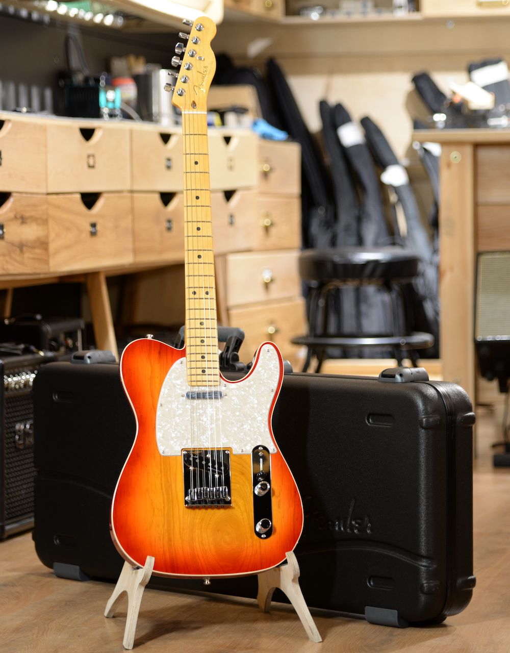 Электрогитара Fender American Ultra Telecaster Plasma Red Burst - купить в "Гитарном Клубе"