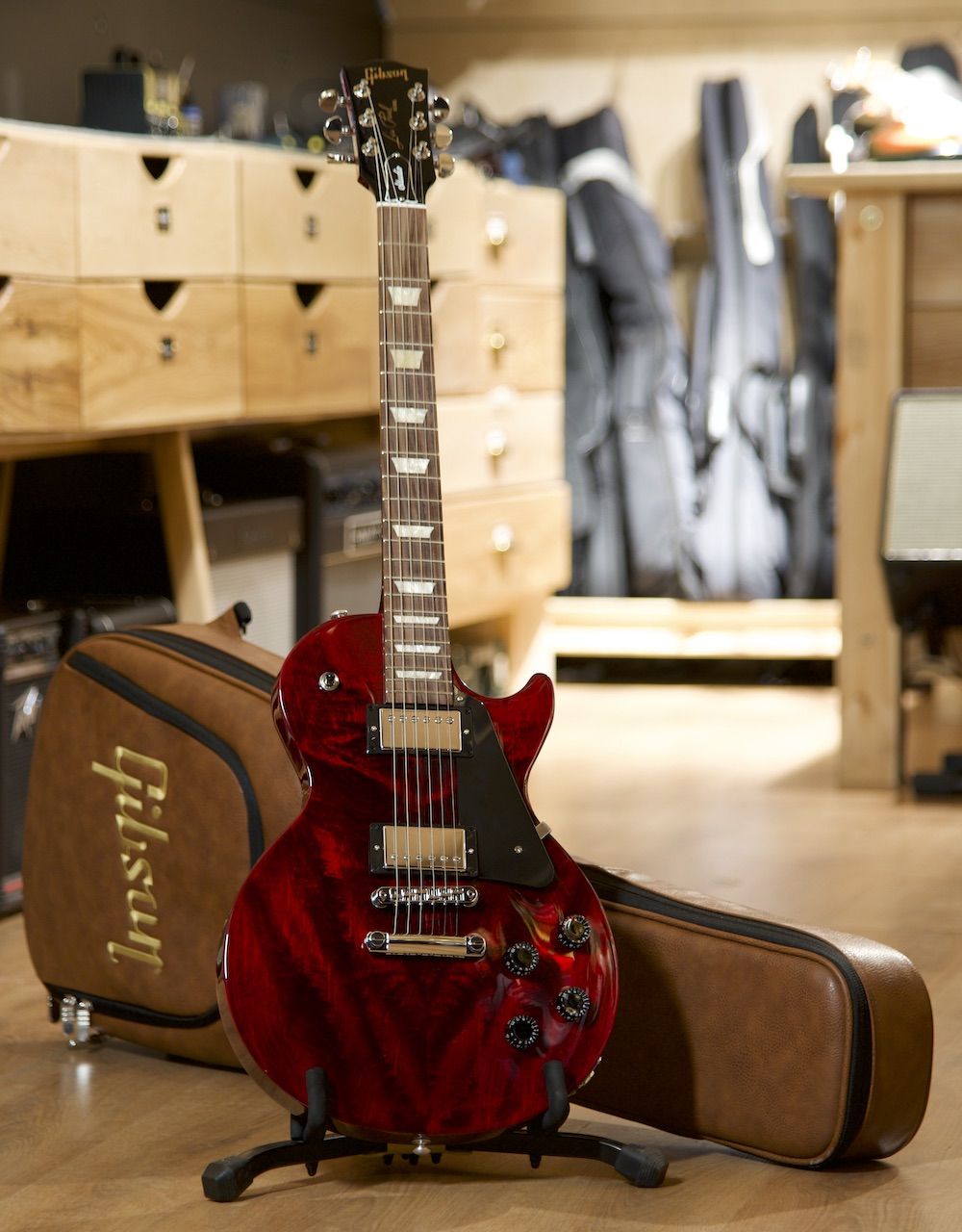 Электрогитара Gibson Les Paul Studio Wine Red - купить в "Гитарном Клубе"