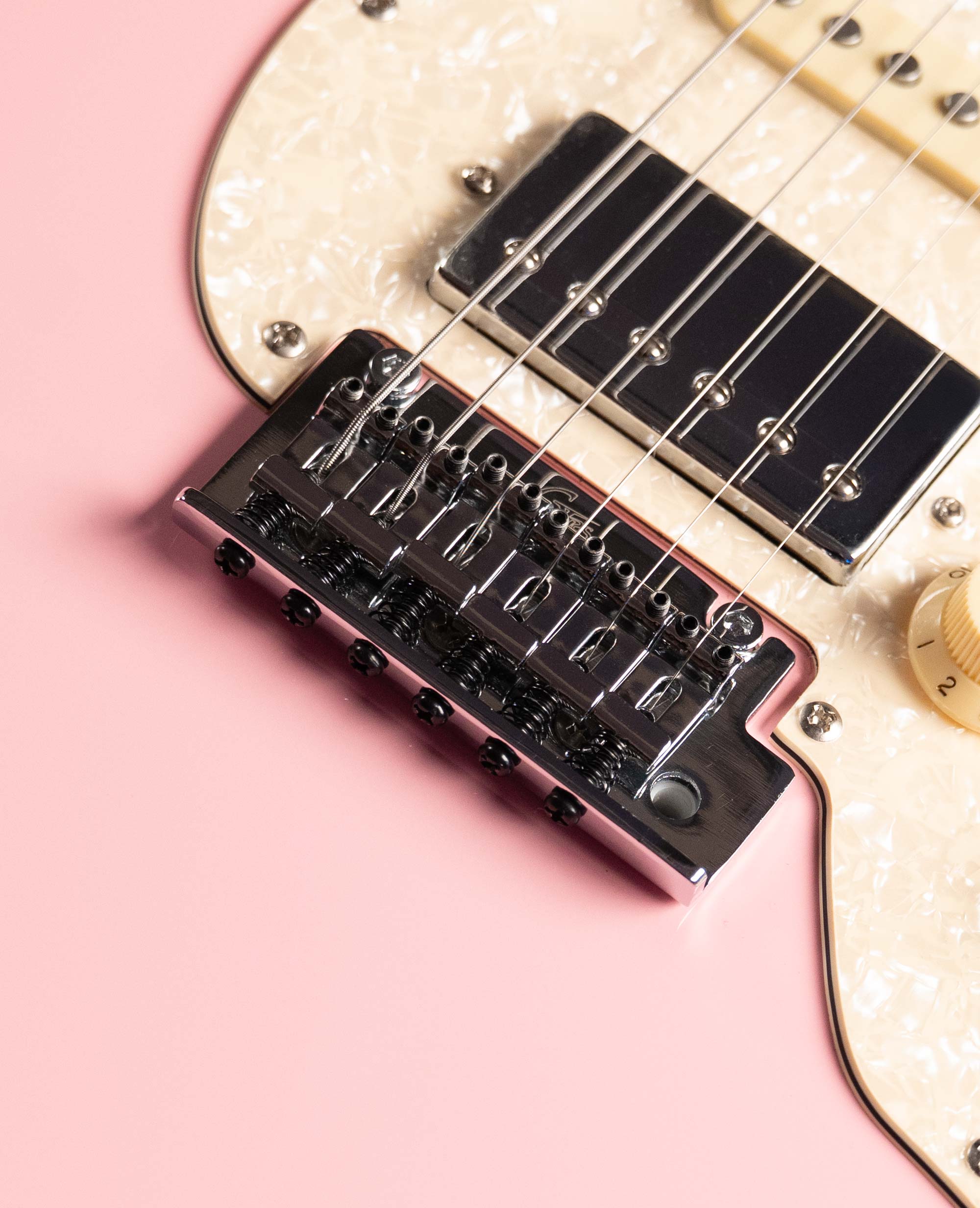 Электрогитара Mooer GTRS P801 Pink - купить в "Гитарном Клубе"