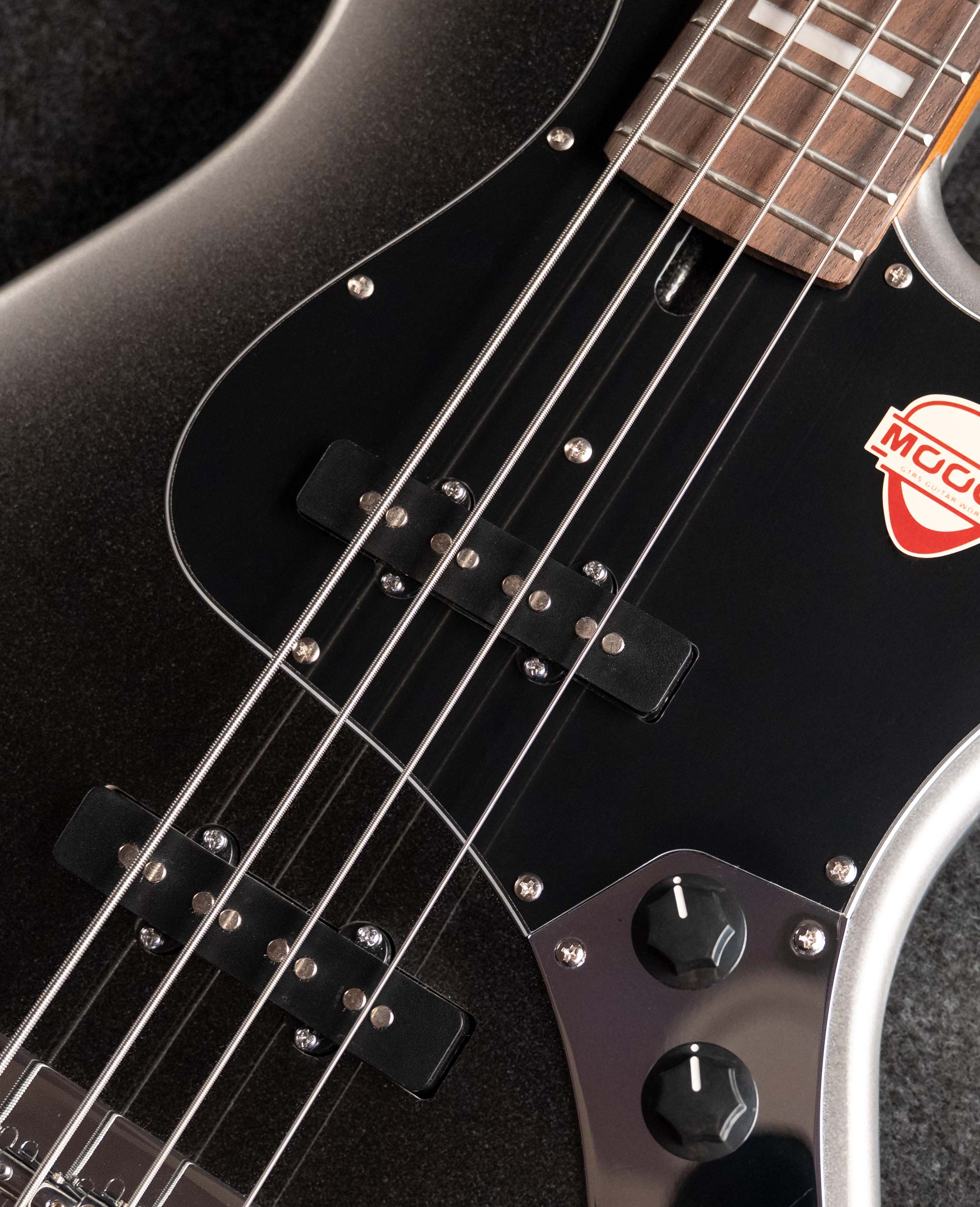 Бас-гитара Mooer MBJ412 Dark Silver - купить в "Гитарном Клубе"