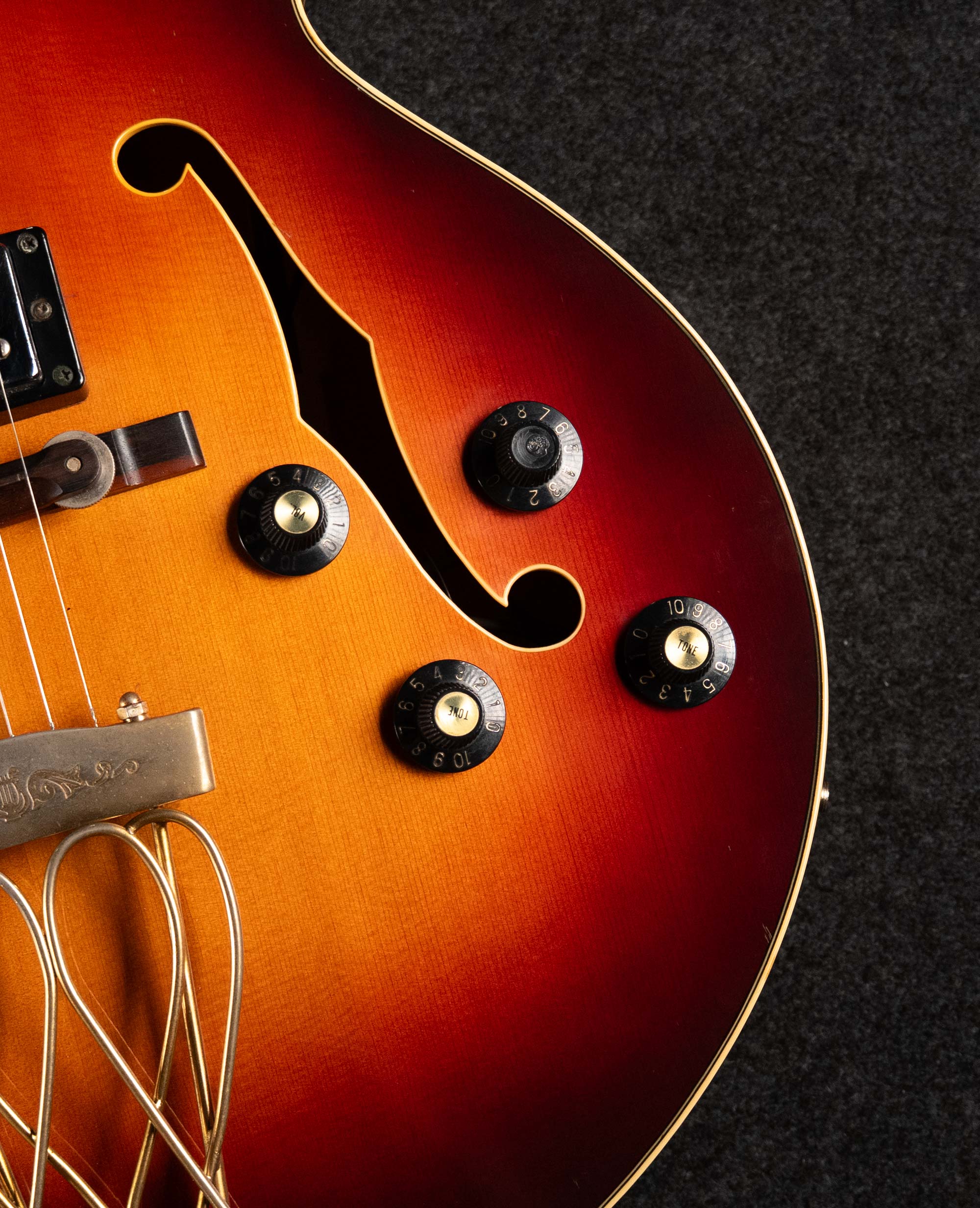 Полуакустическая гитара Yamaha AE1200