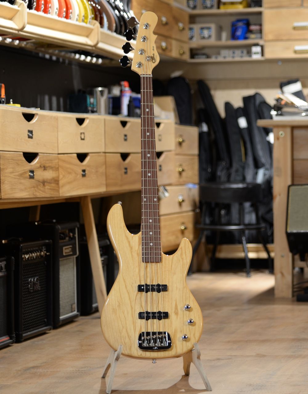 Бас-гитара G&L Tribute JB-2 Natural Gloss RW - купить в "Гитарном Клубе"