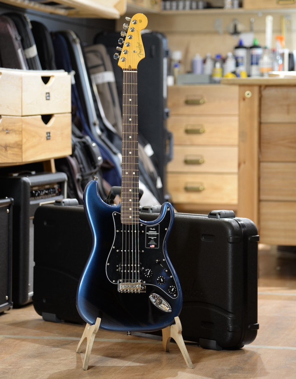 Электрогитара Fender American Professional II Stratocaster Dark Night RW - купить в "Гитарном Клубе"