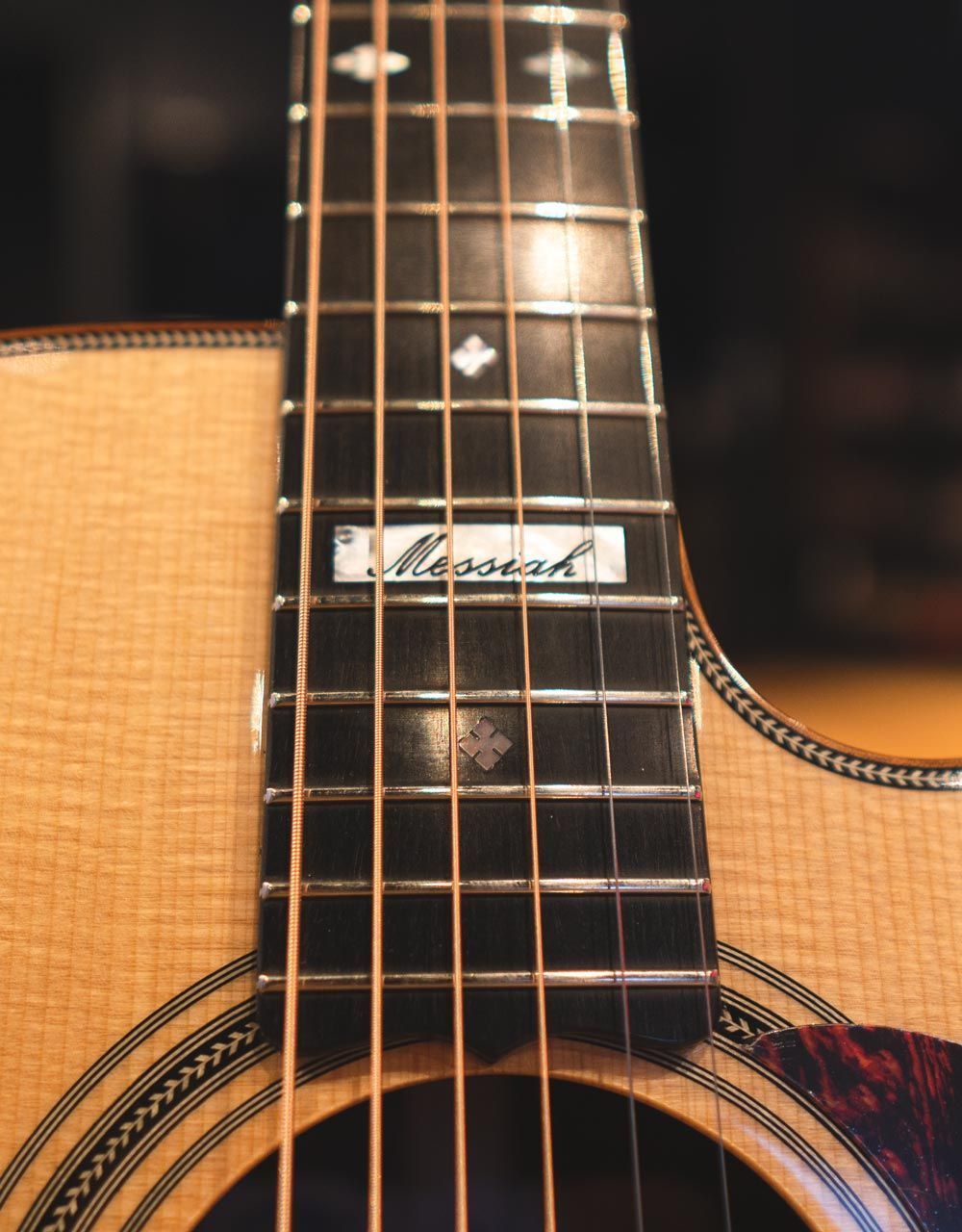 Электроакустическая гитара Maton EM100C-808 - купить в "Гитарном Клубе"