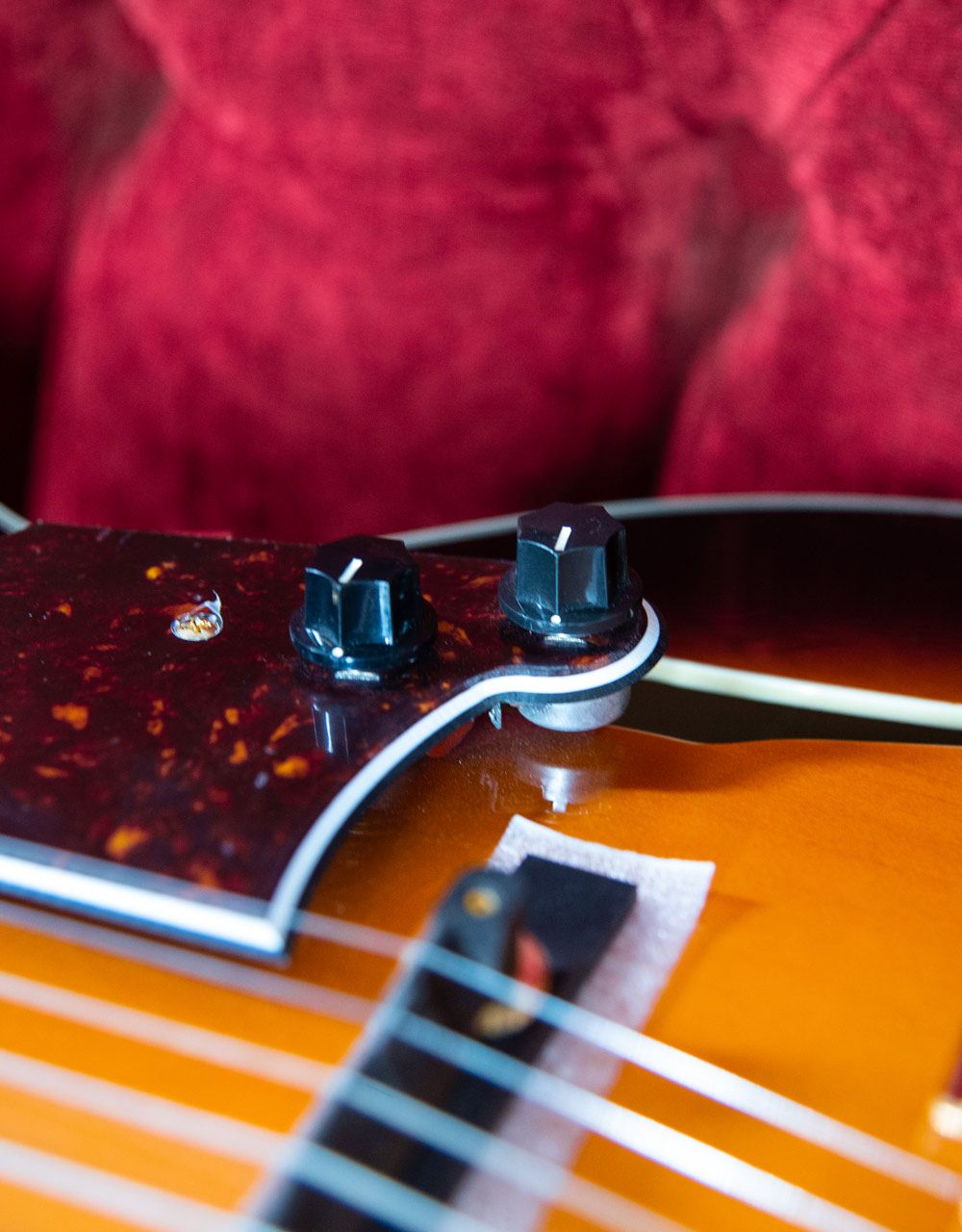 Полуакустическая гитара D