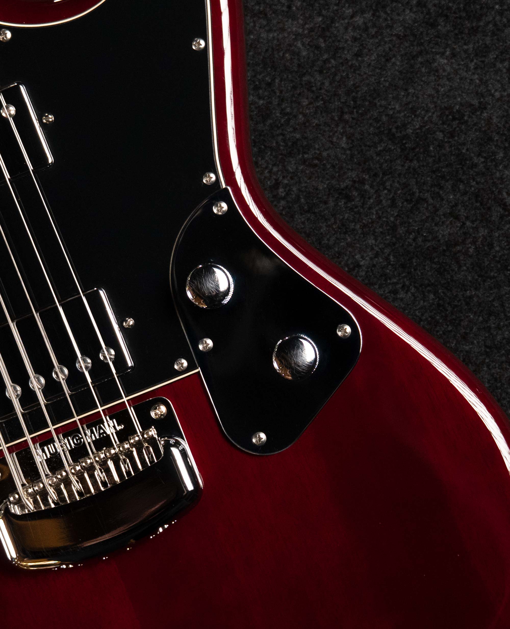 Электрогитара Music Man Stingray Oxblood Baritone - купить в "Гитарном Клубе"