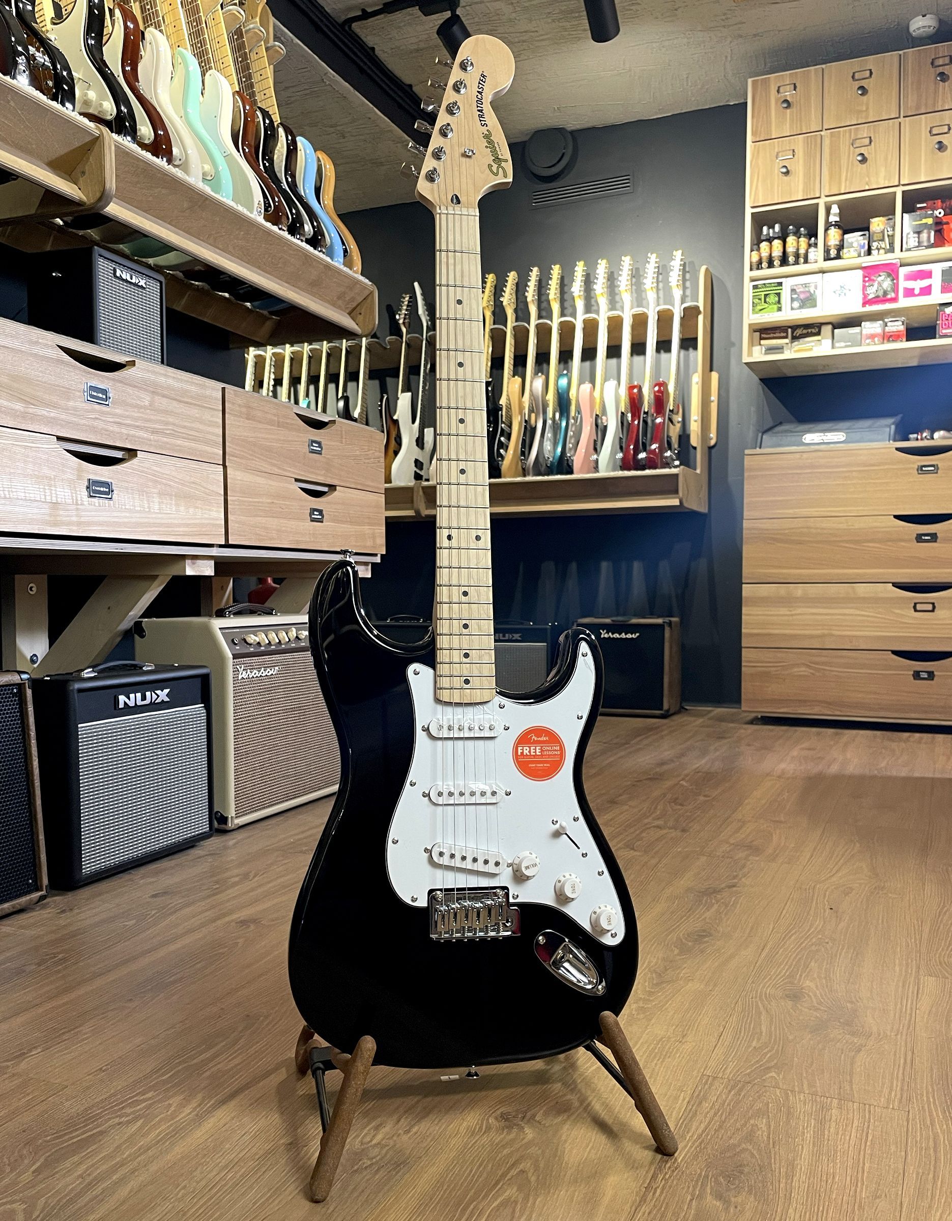 Электрогитара Squier Affinity Stratocaster MN Black - купить в "Гитарном Клубе"