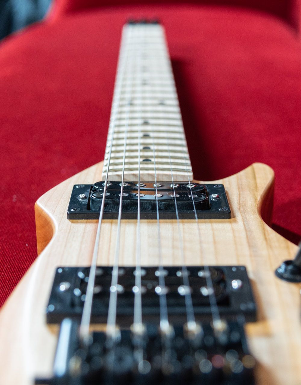 Тревел-электрогитара Inspector Mirage LE Nat - купить в "Гитарном Клубе"