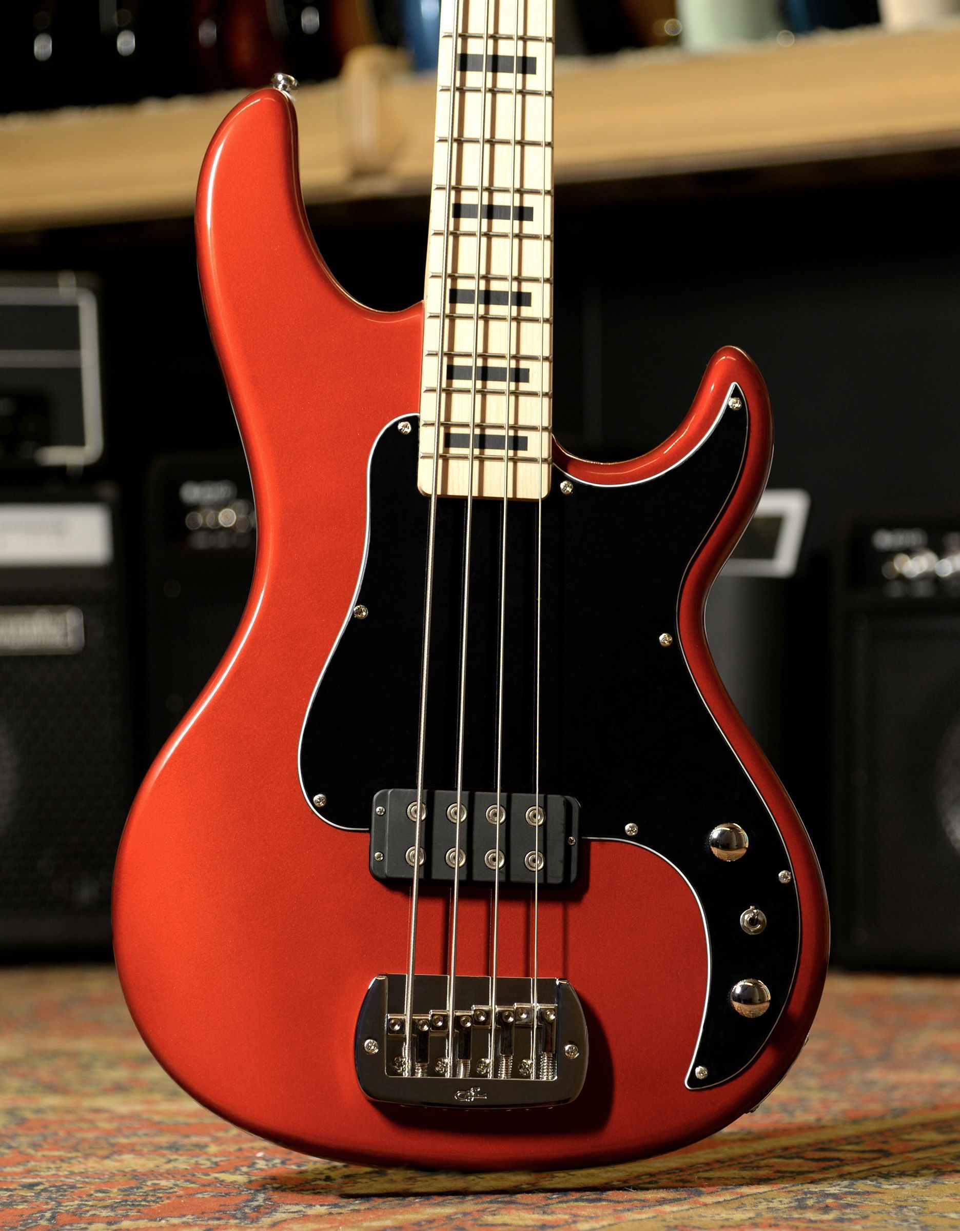 Бас-гитара G&L Tribute Kiloton Candy Apple Red MP Poplar - купить в "Гитарном Клубе"