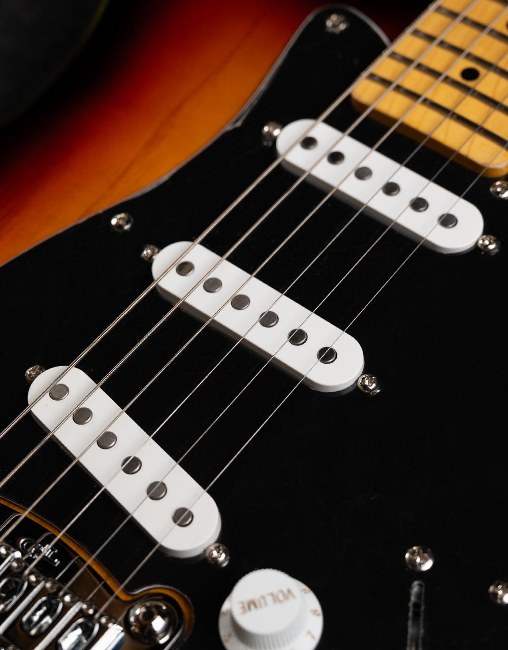 Электрогитара G&L Tribute Legacy 3-Tone Sunburst MP - купить в "Гитарном Клубе"