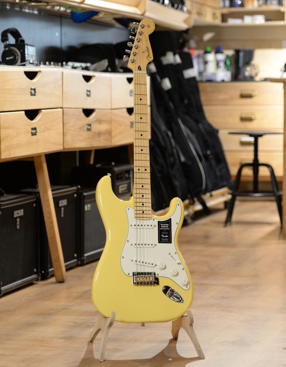 Электрогитара Fender Player Stratocaster Buttercream - купить в "Гитарном Клубе"