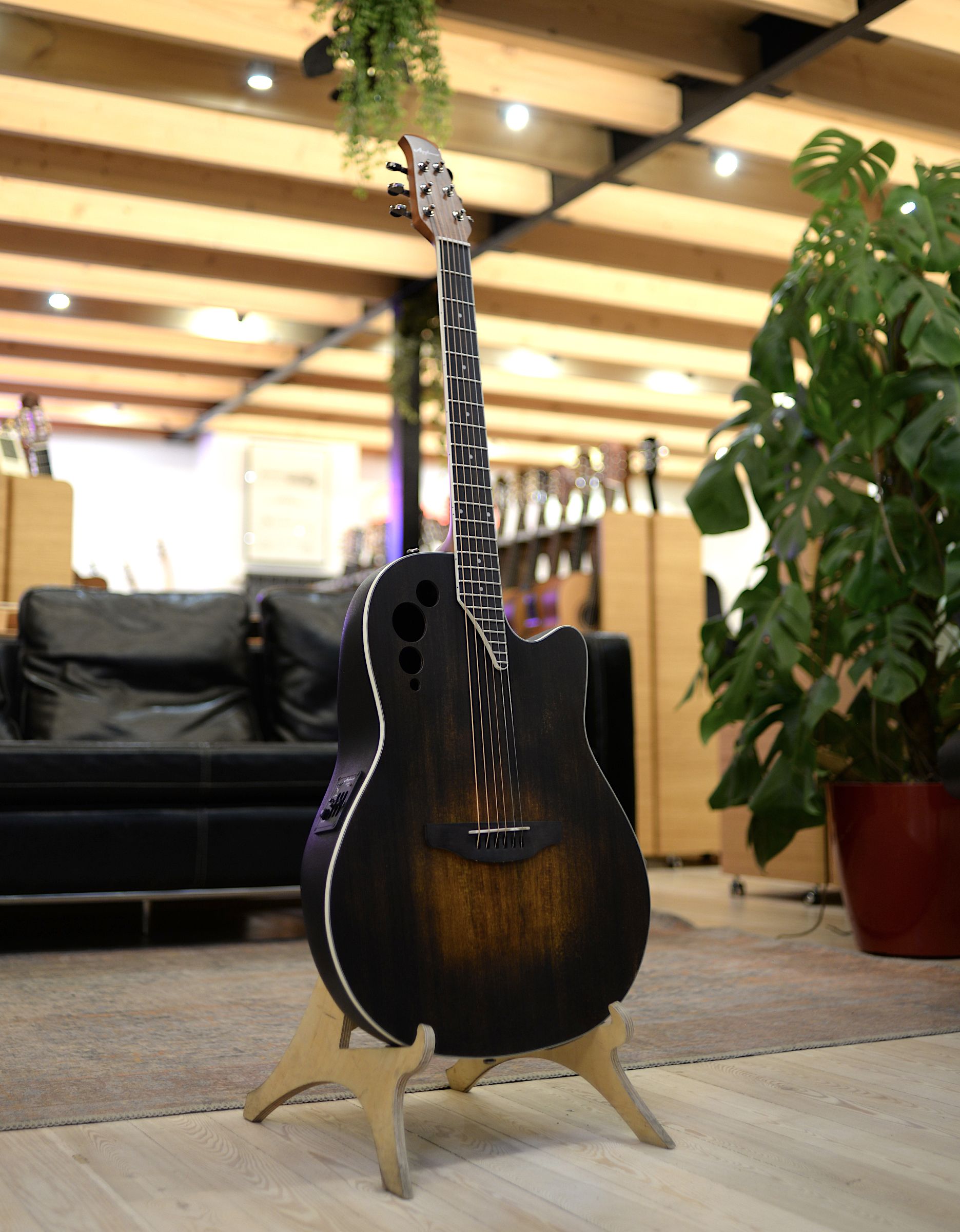 Электроакустическая гитара Ovation Applause AE44IIP-7S Elite Mid Cutaway Vintage Varnish Satin - купить в "Гитарном Клубе"
