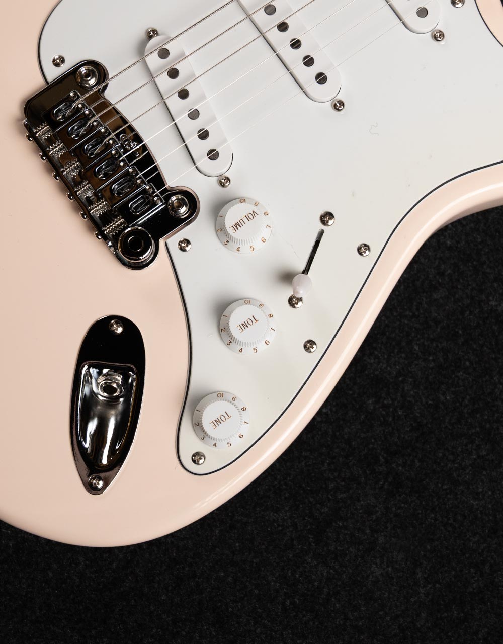 Электрогитара G&L Tribute Legacy Gloss White MP Poplar - купить в "Гитарном Клубе"