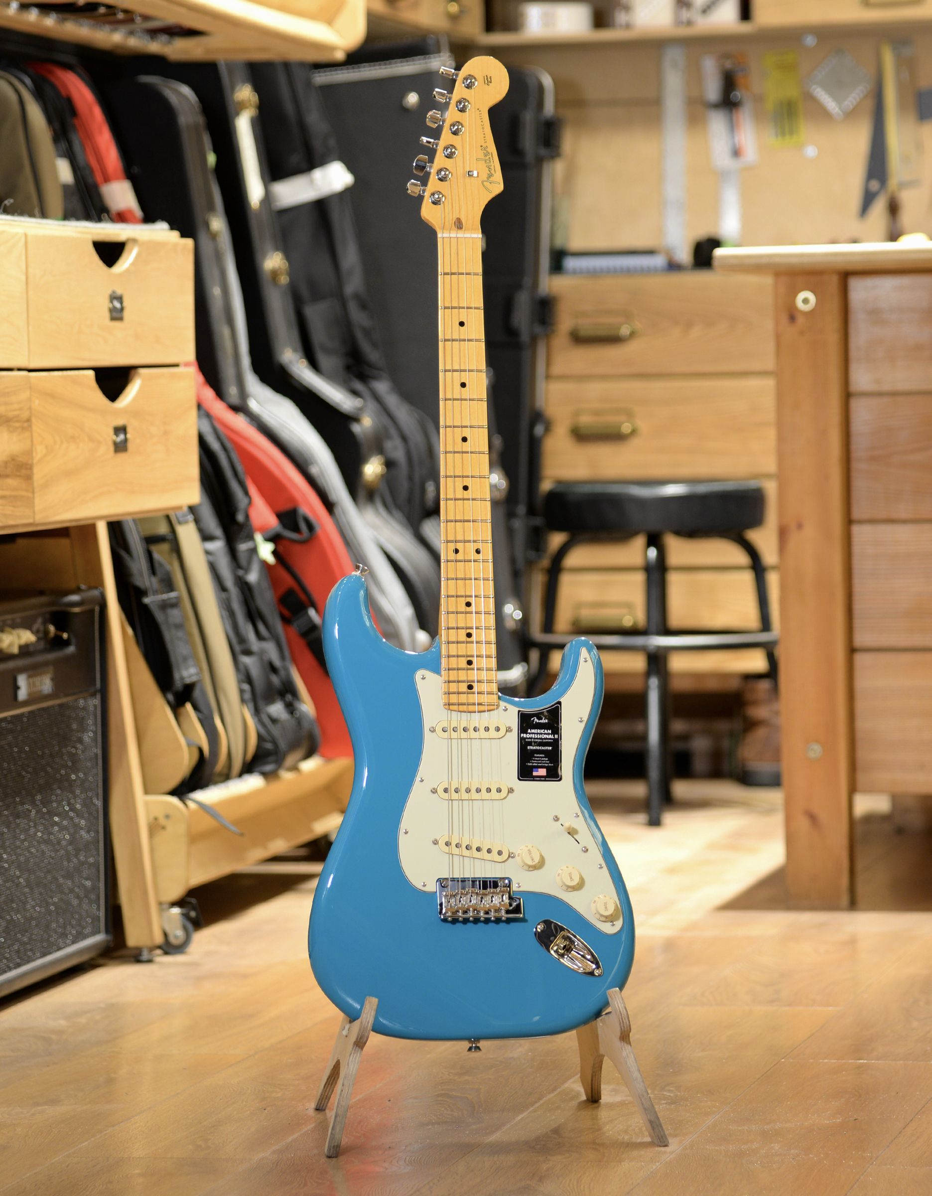 Электрогитара Fender American Professional II Stratocaster Miami Blue - купить в "Гитарном Клубе"