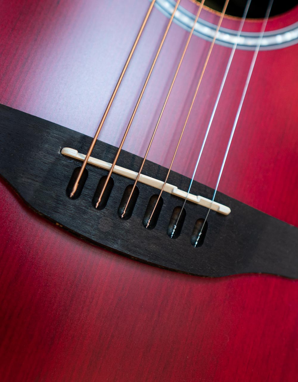 Электроакустическая гитара Ovation Applause AB24II-2S Balladeer Cutaway Ruby Red Satin - купить в "Гитарном Клубе"