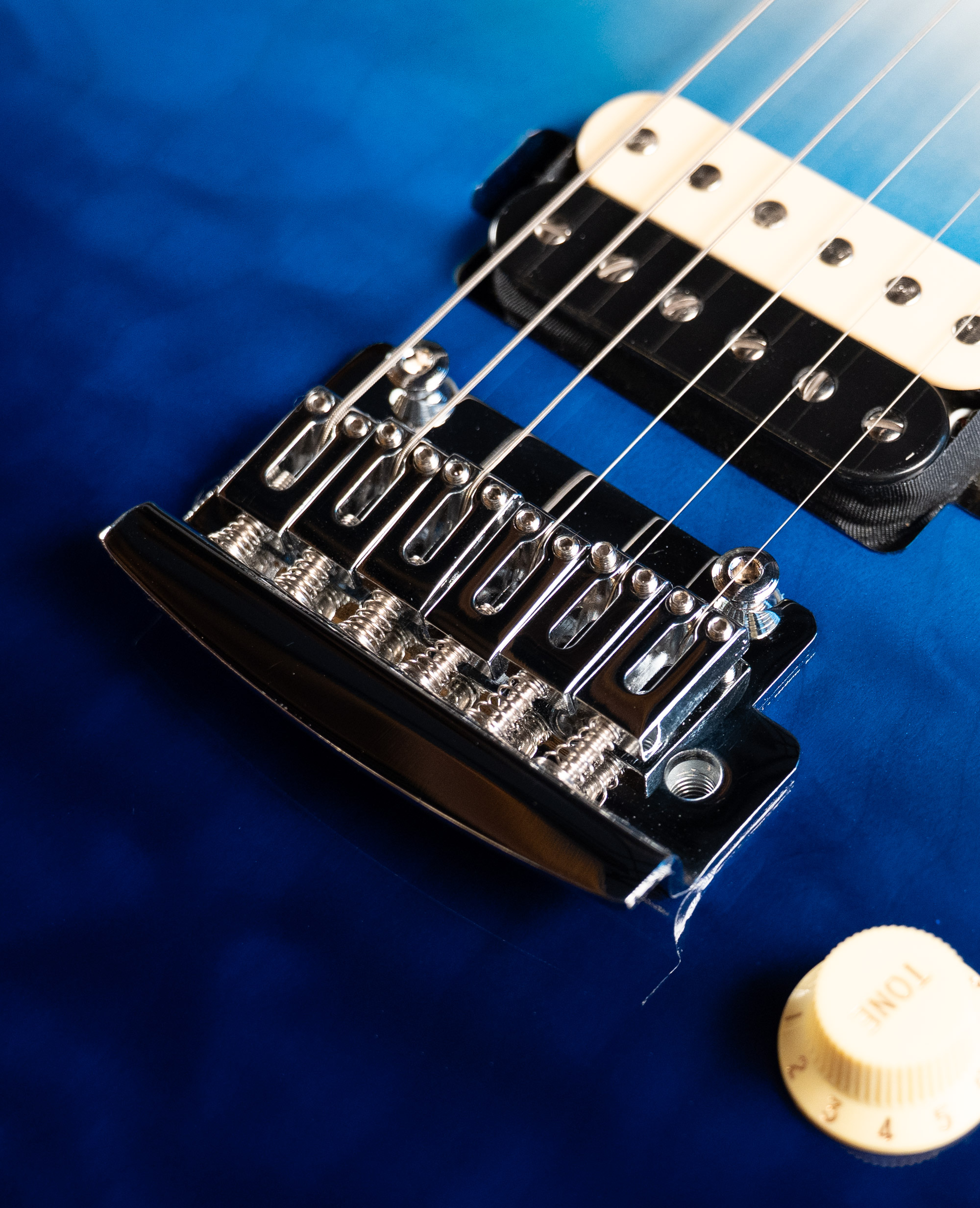 Электрогитара Sterling Axis Spectrum Blue - купить в "Гитарном Клубе"