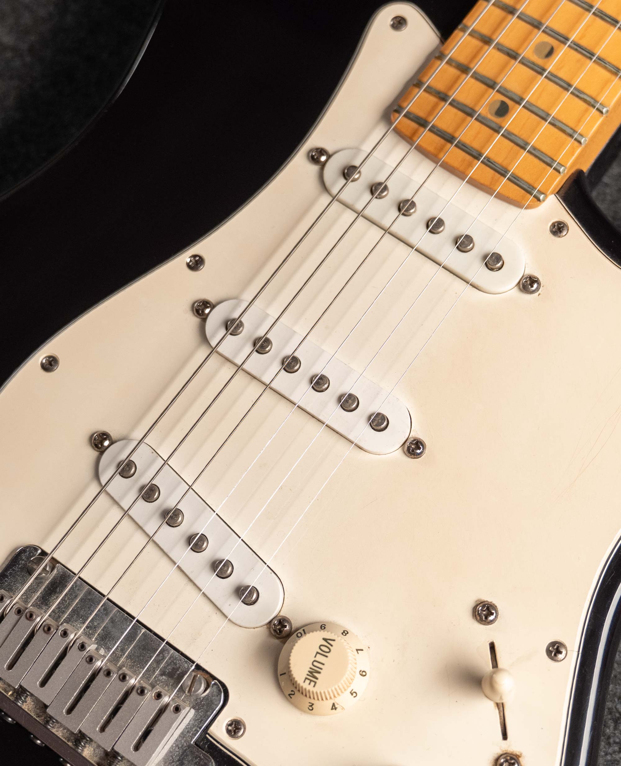 Электрогитара Fender American Standard Stratocaster Black, 1995 - купить в "Гитарном Клубе"
