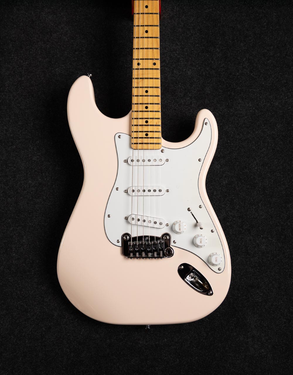 Электрогитара G&L Tribute Legacy Gloss White MP Poplar - купить в "Гитарном Клубе"