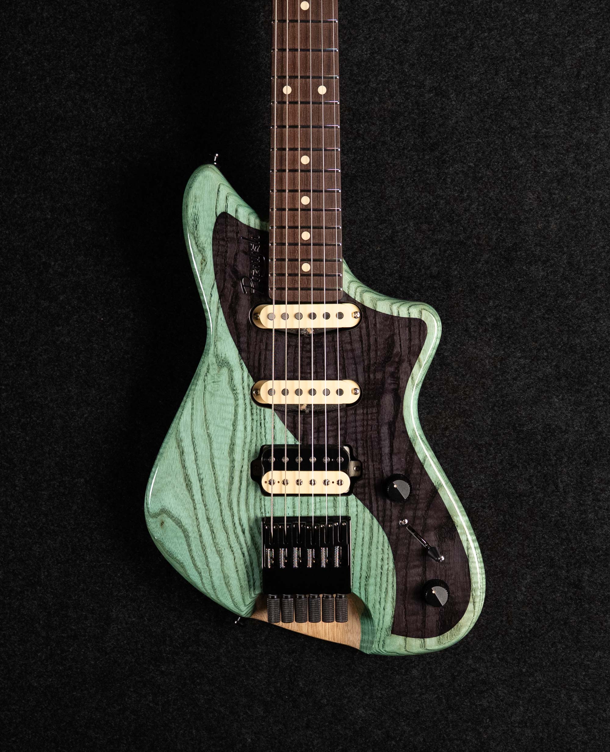 Тревел-электрогитара Poznysh Travel Meteora - купить в "Гитарном Клубе"