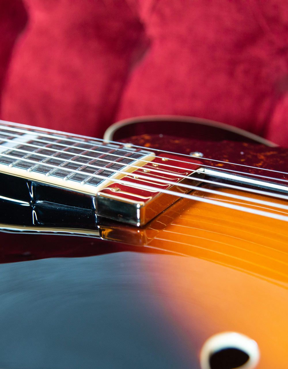 Полуакустическая гитара D