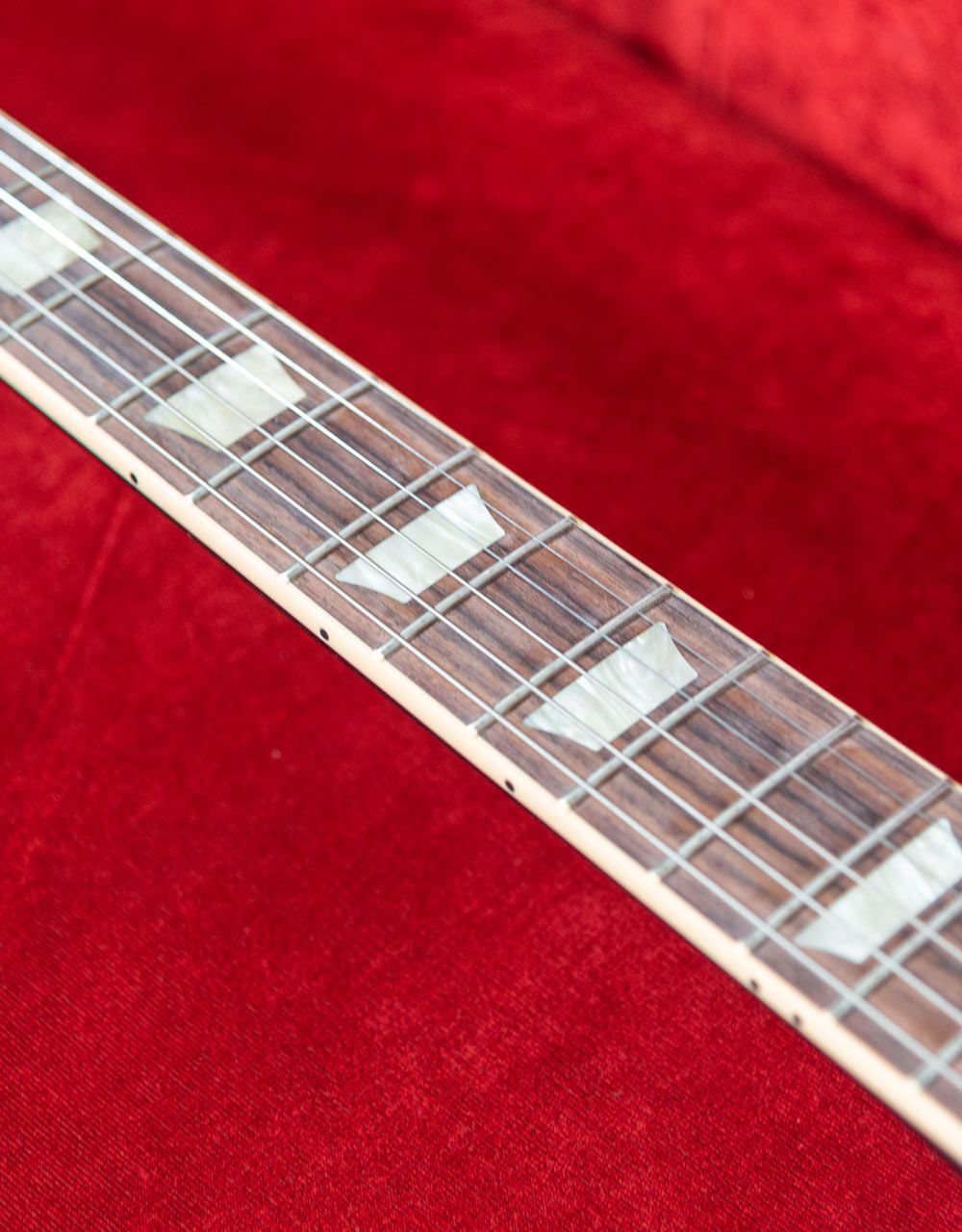 Электрогитара Gibson Les Paul Classic Ebony - купить в "Гитарном Клубе"